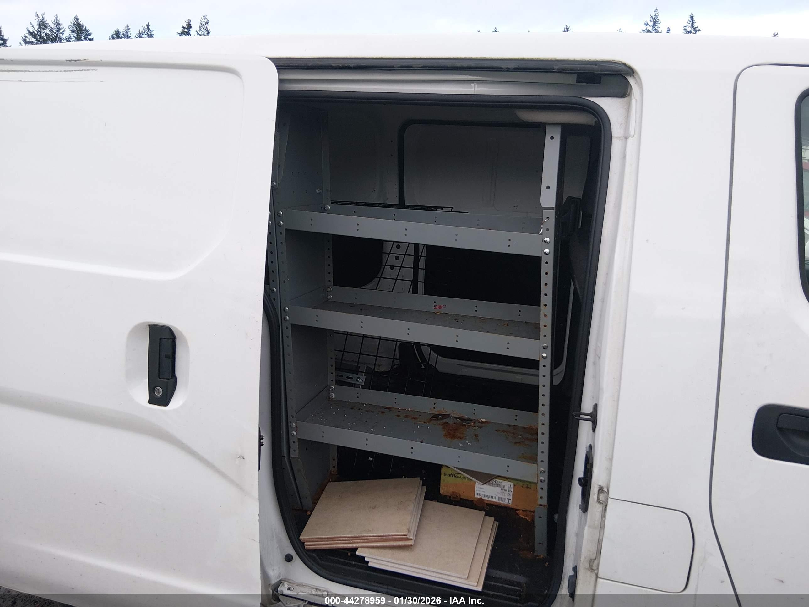 NISSAN NV200 image 8