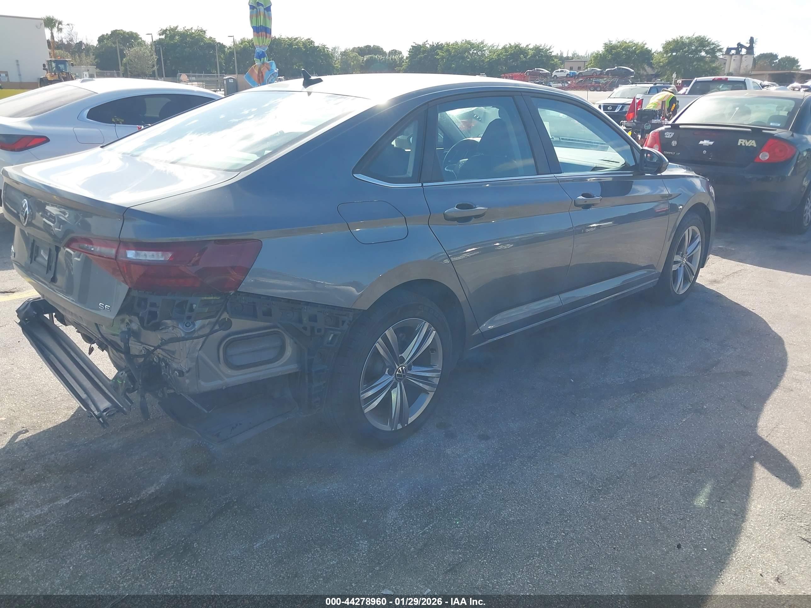 VOLKSWAGEN JETTA image 4