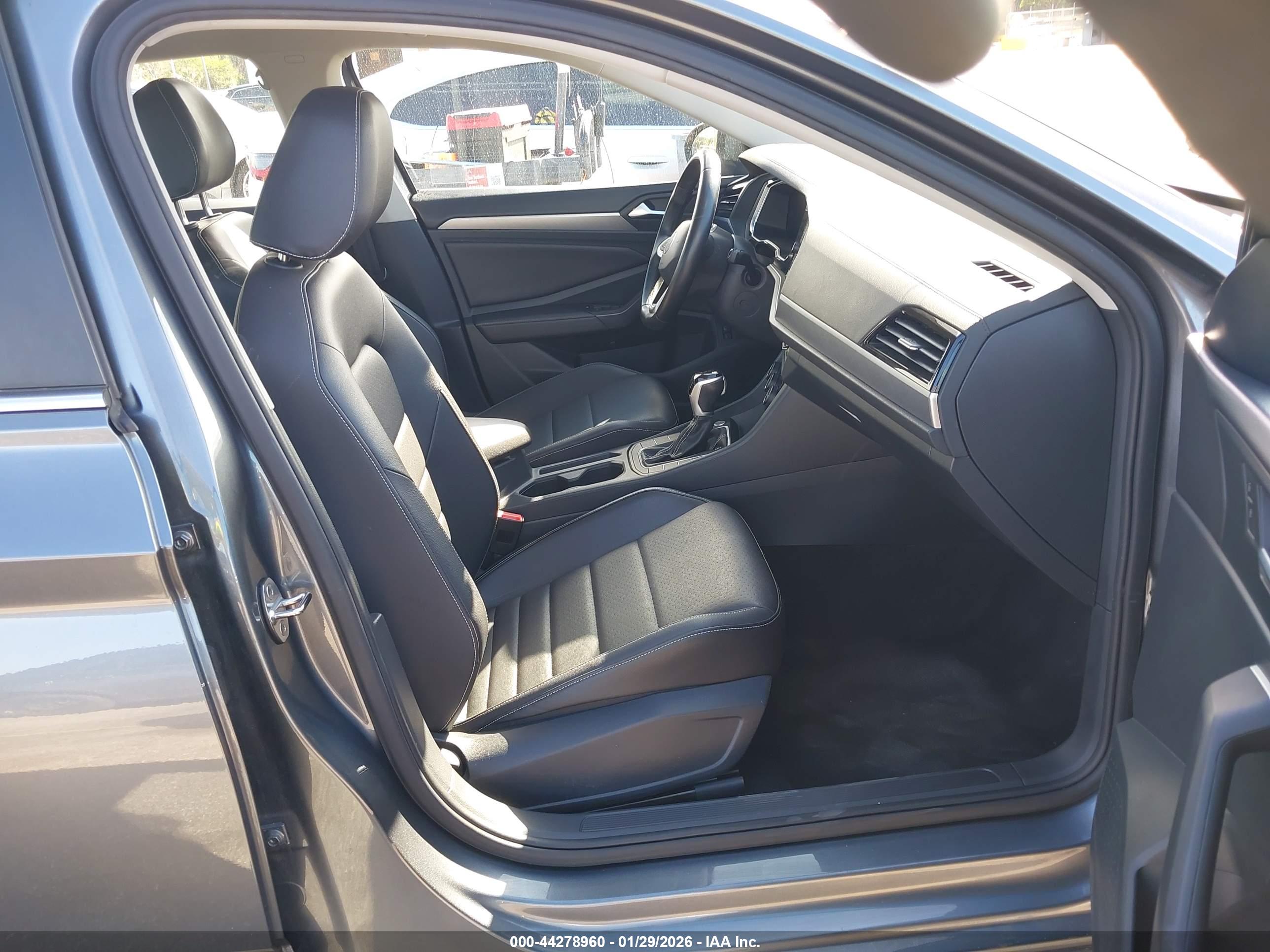 VOLKSWAGEN JETTA image 5