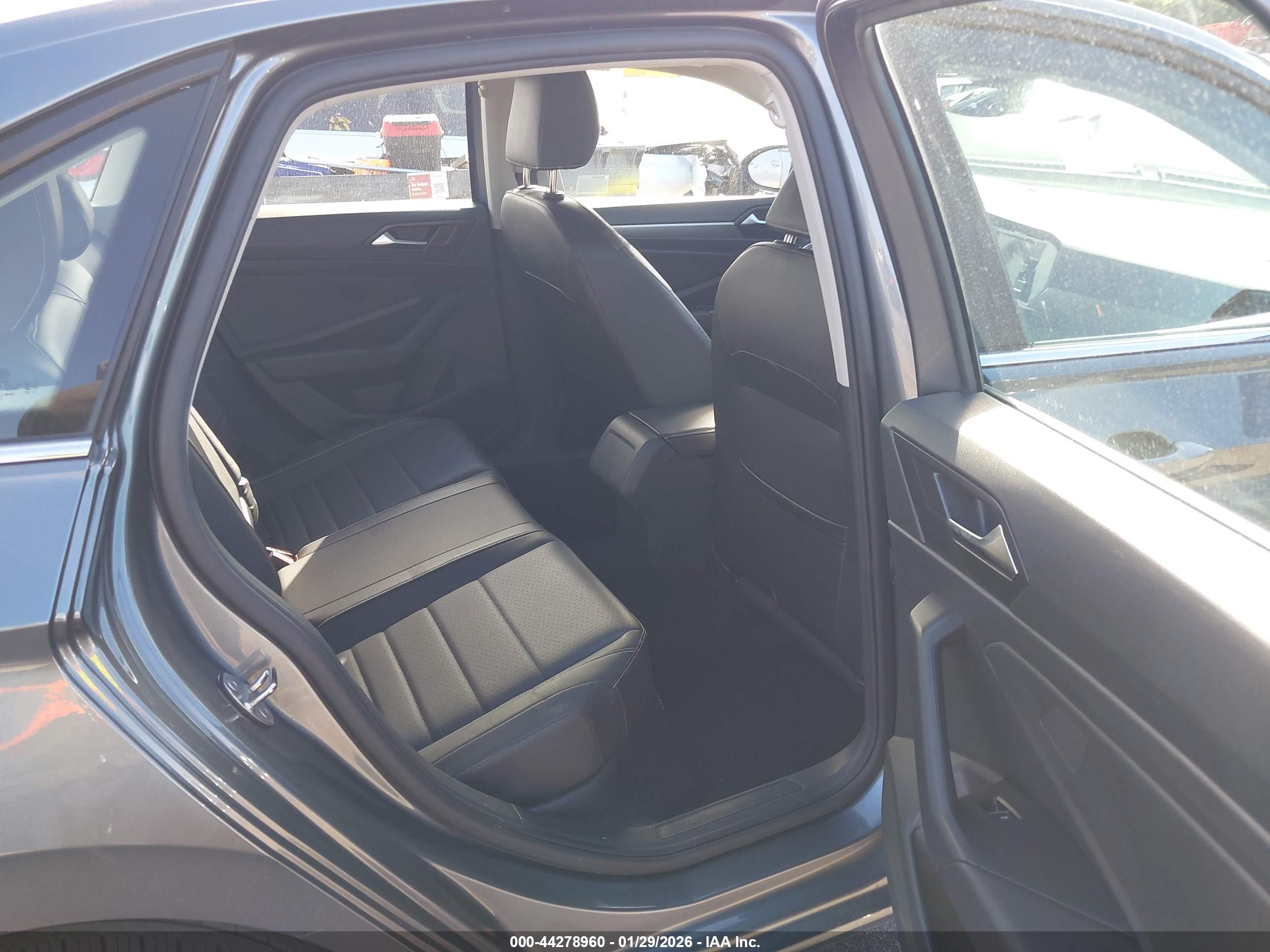 VOLKSWAGEN JETTA image 8