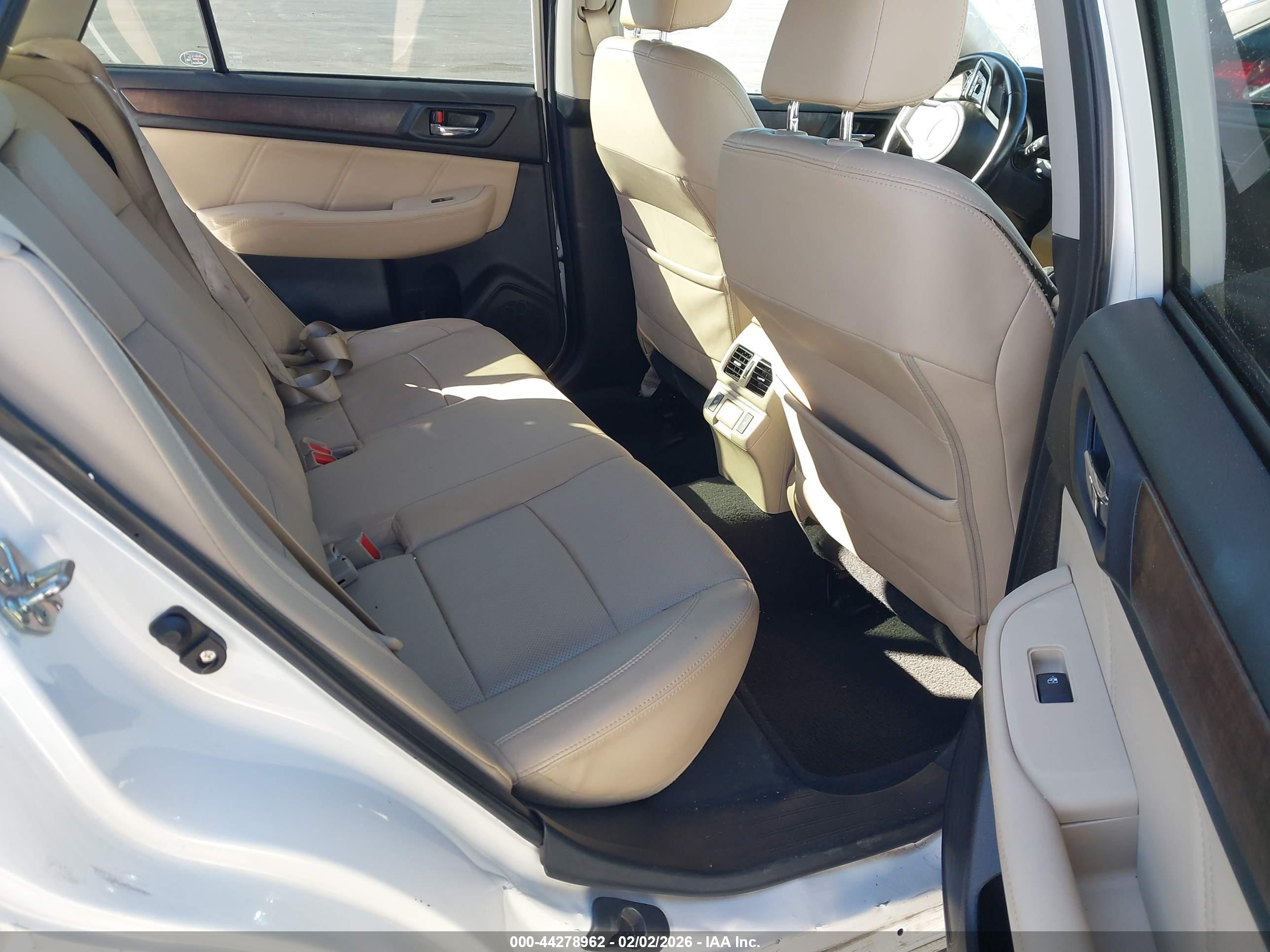 SUBARU OUTBACK image 8