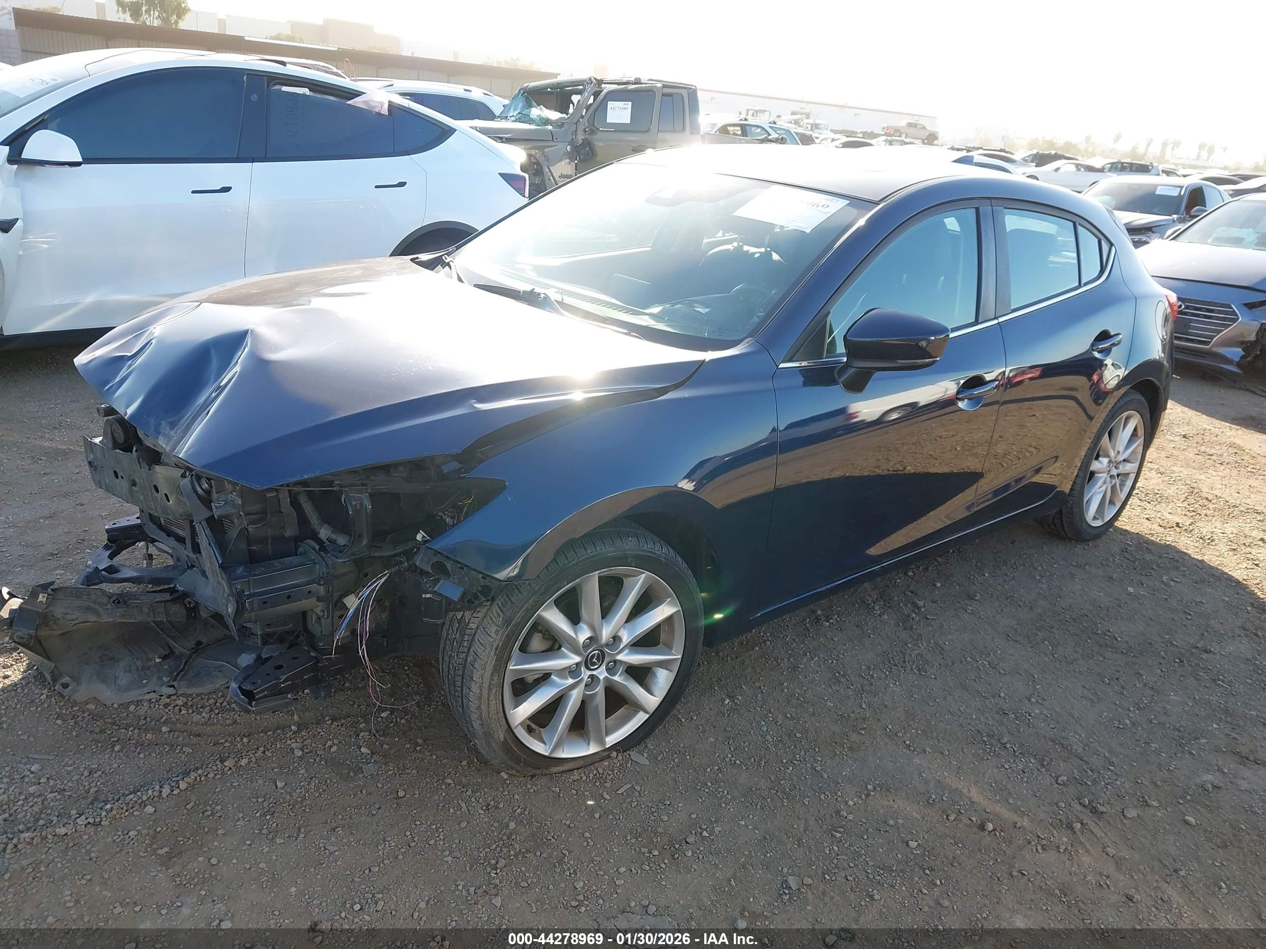 MAZDA MAZDA3 image 2