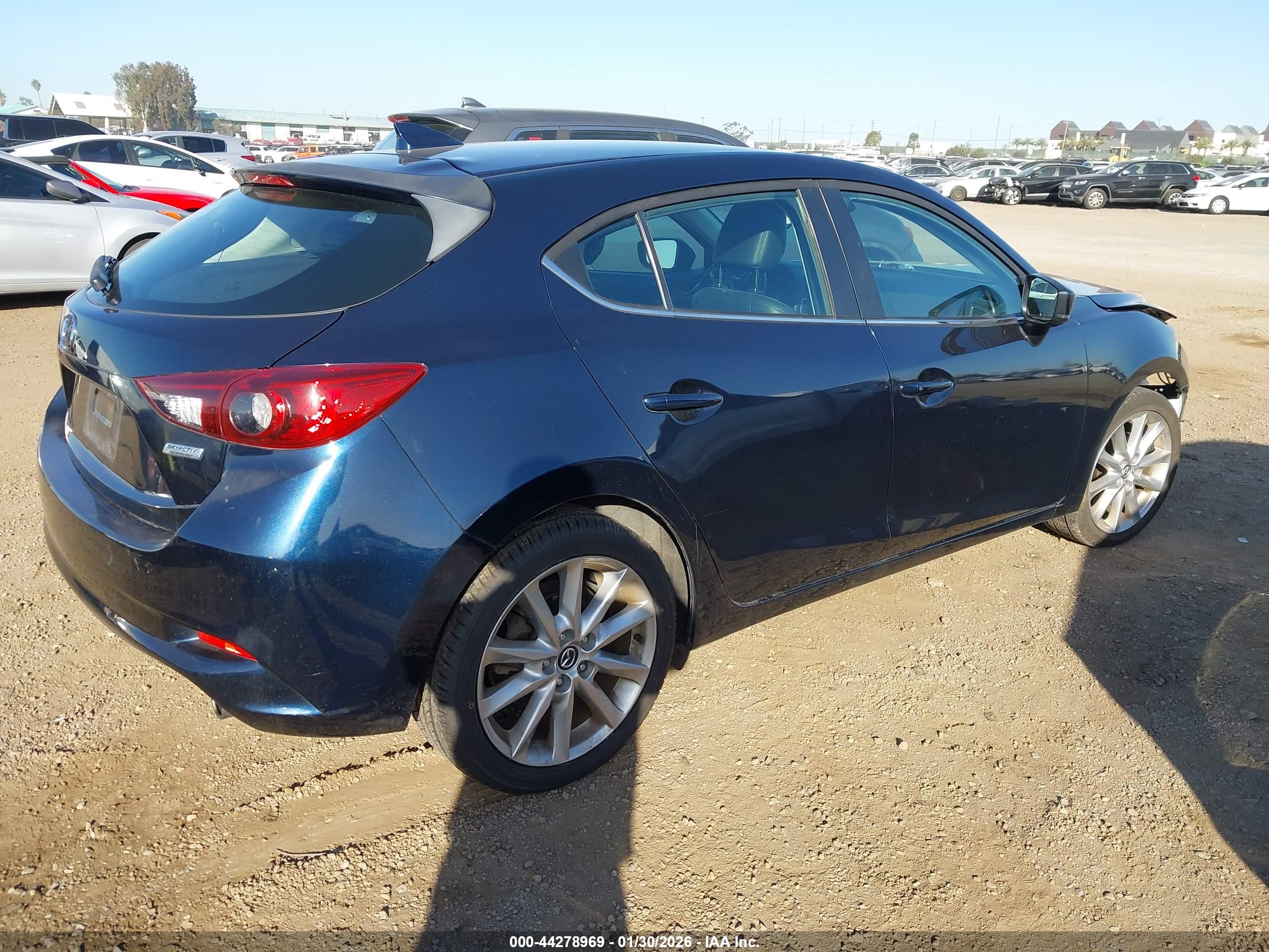 MAZDA MAZDA3 image 4