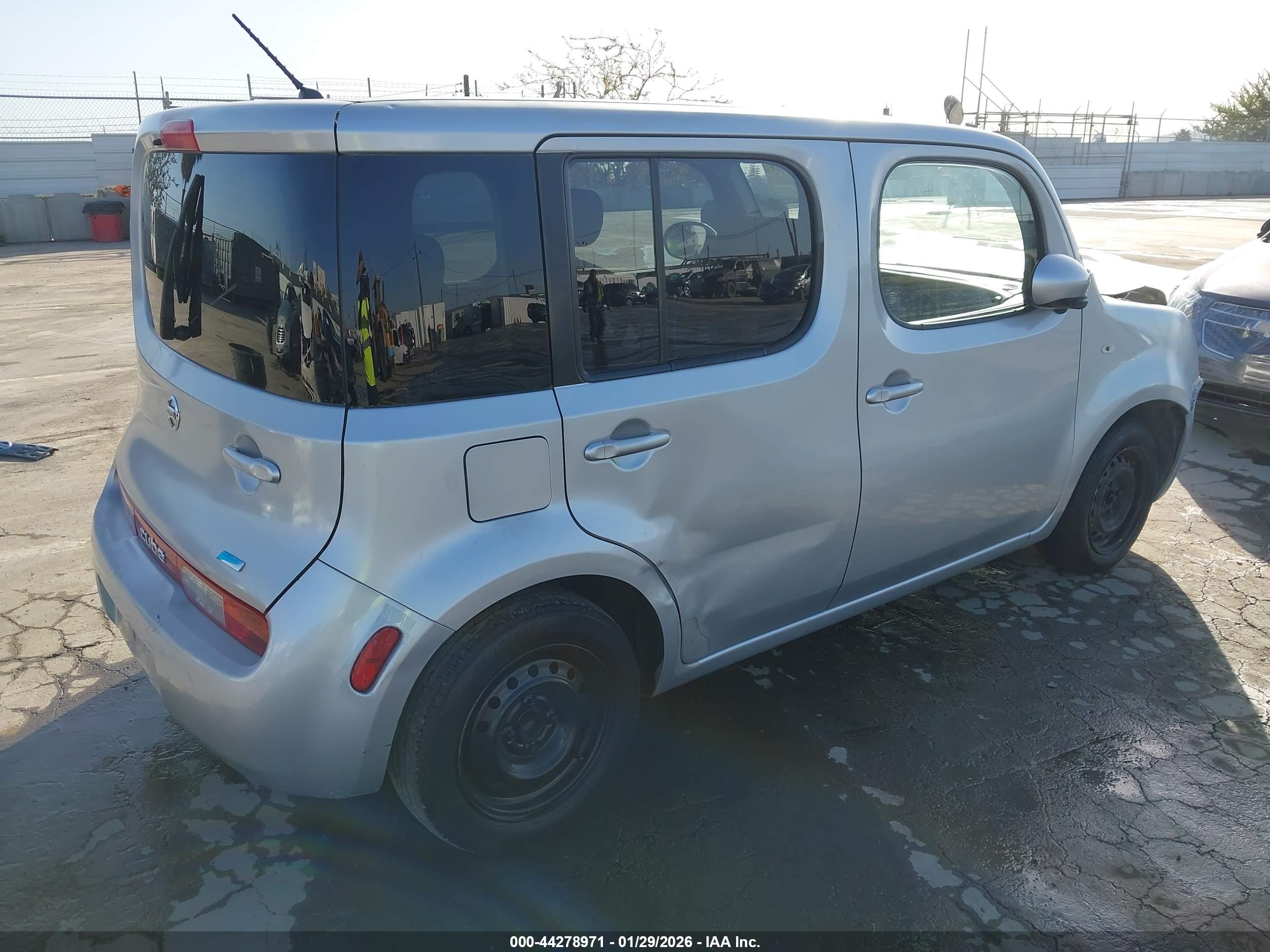 NISSAN CUBE image 4