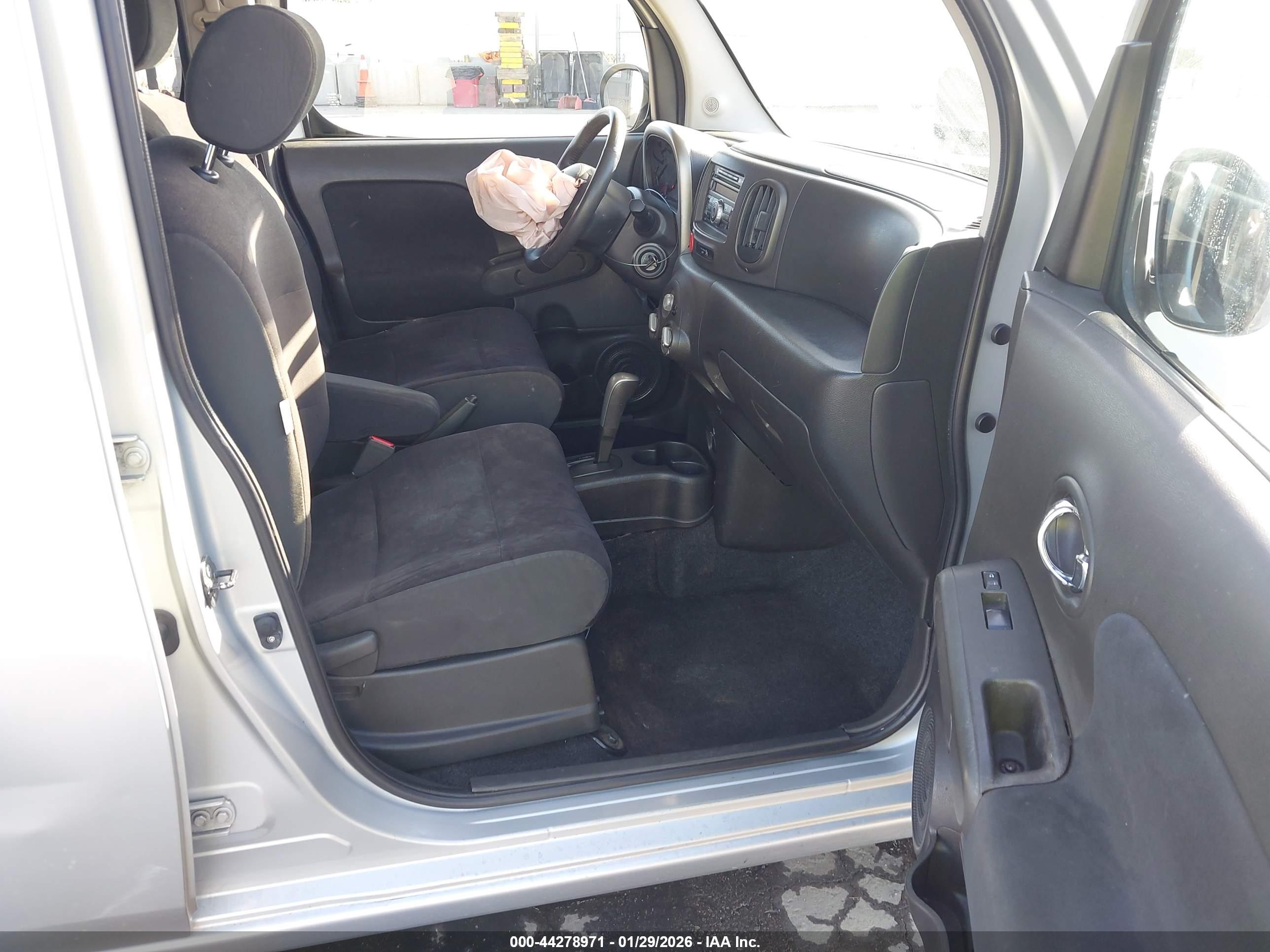 NISSAN CUBE image 5