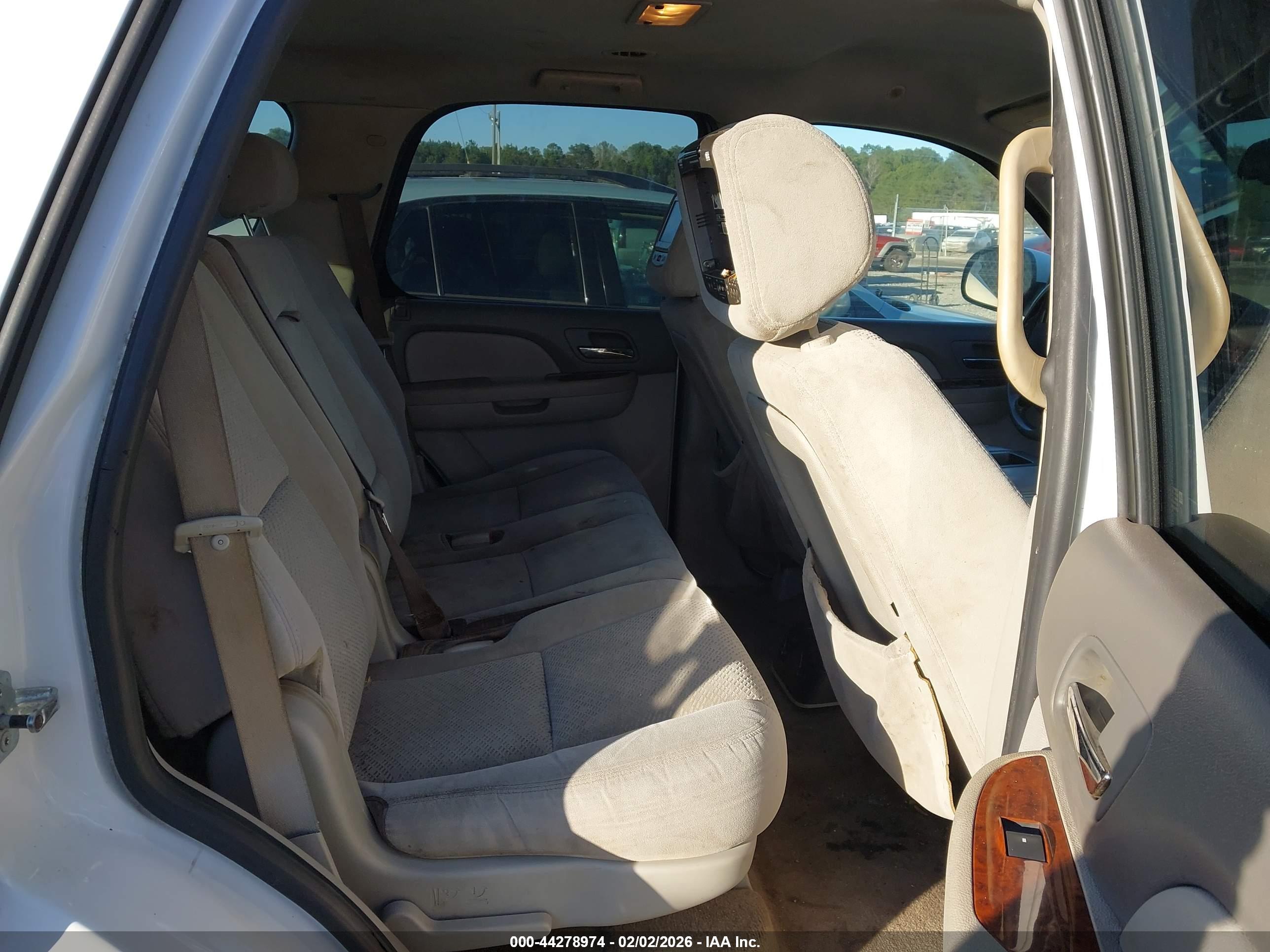 CHEVROLET TAHOE image 8