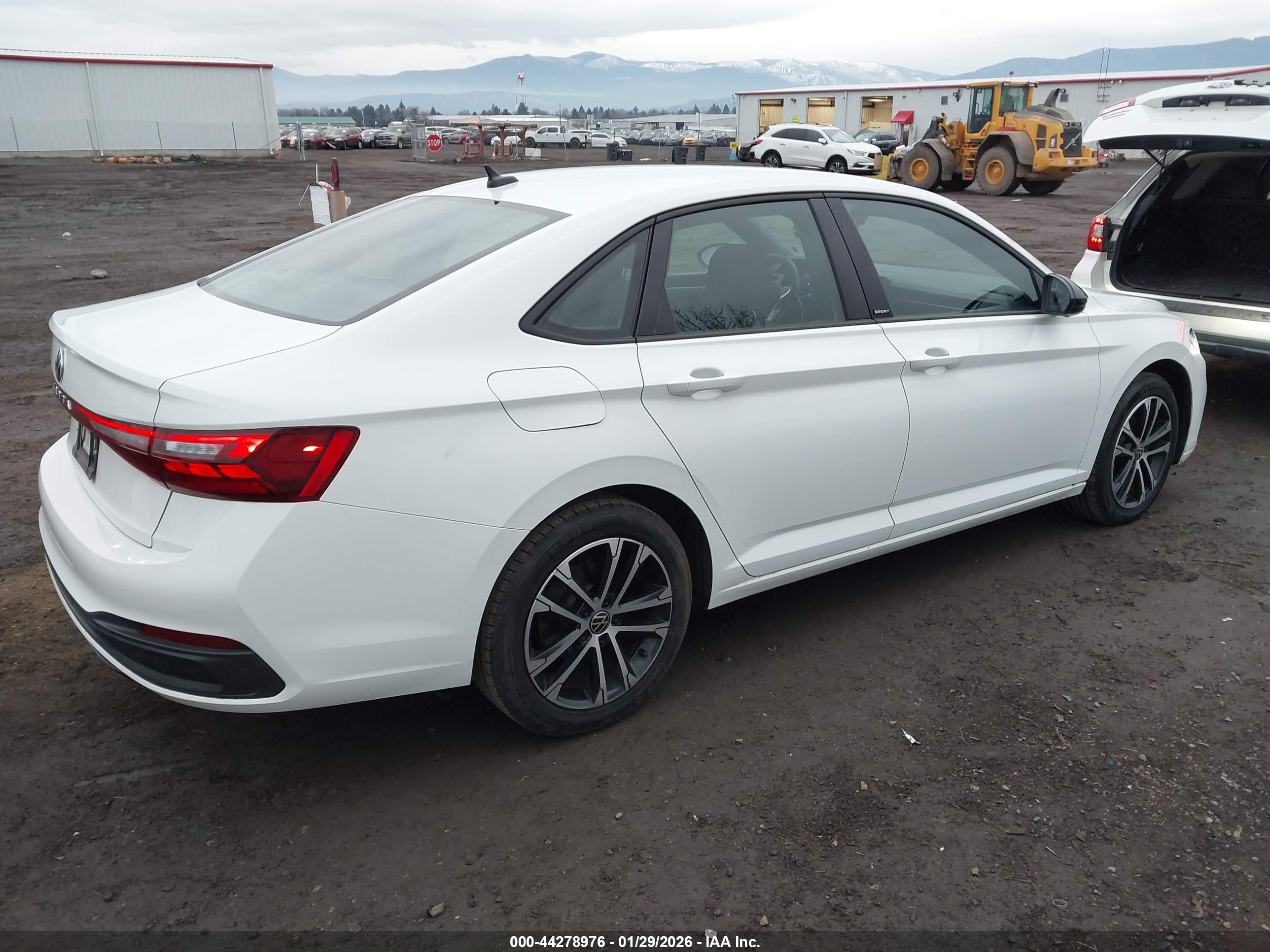 VOLKSWAGEN JETTA image 4