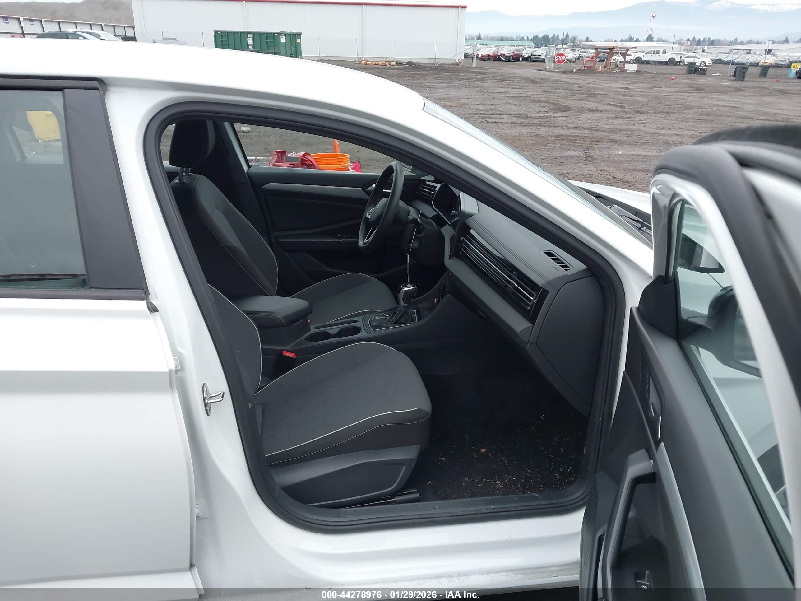 VOLKSWAGEN JETTA image 5