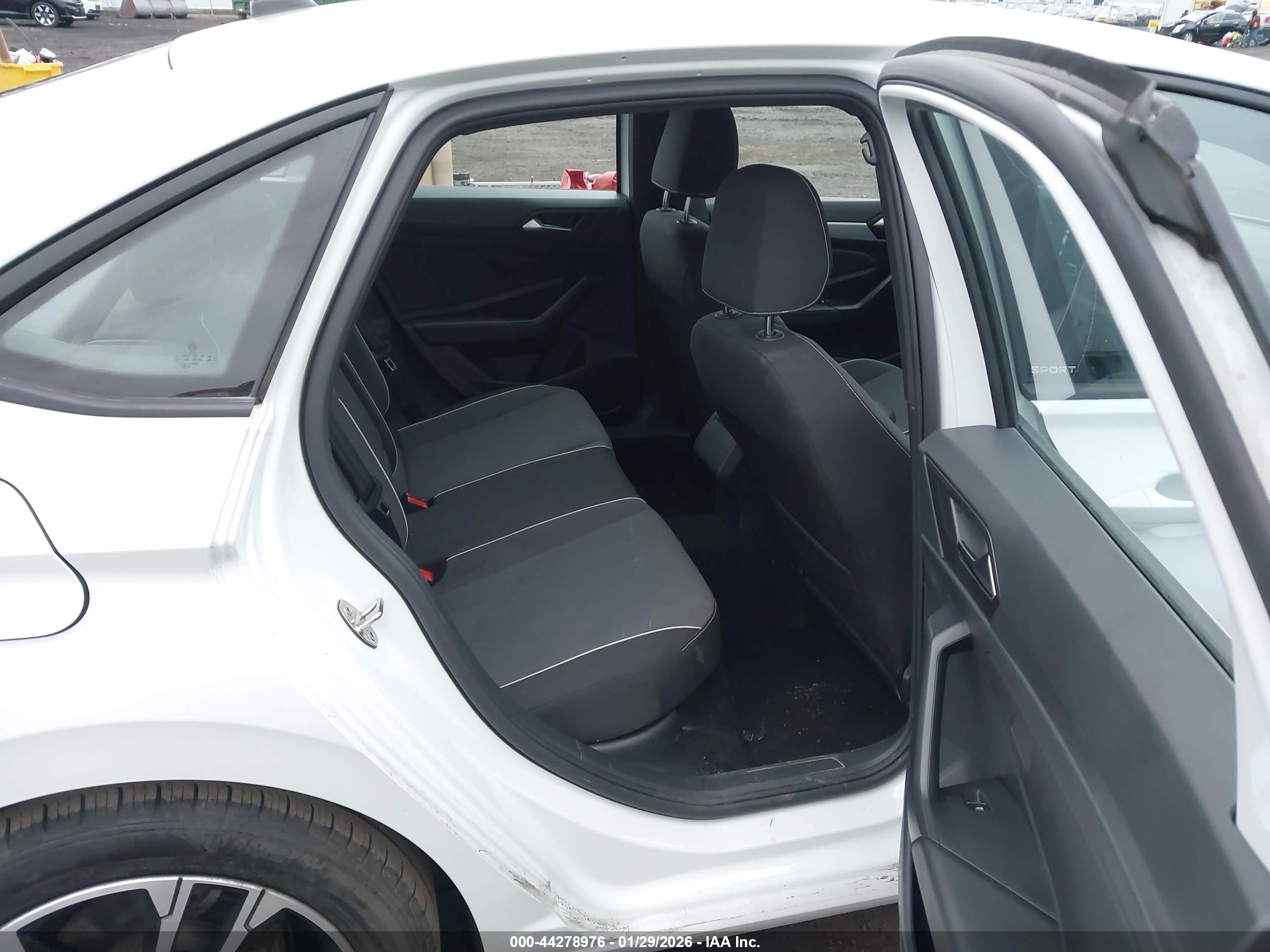 VOLKSWAGEN JETTA image 8