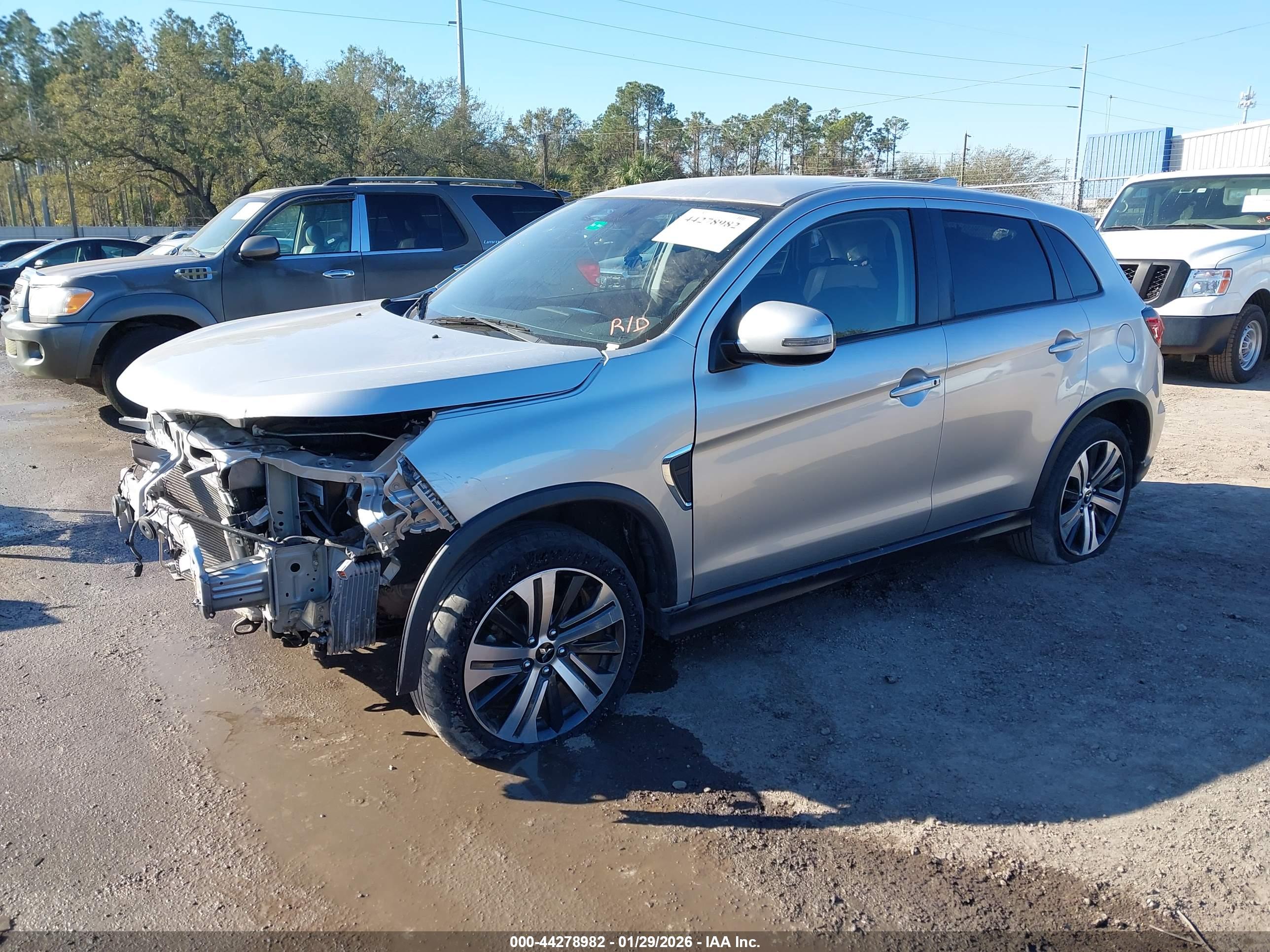 MITSUBISHI OUTLANDER image 2