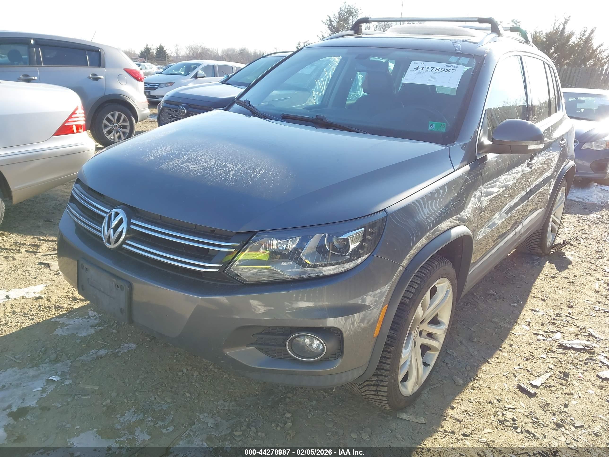 VOLKSWAGEN TIGUAN image 2