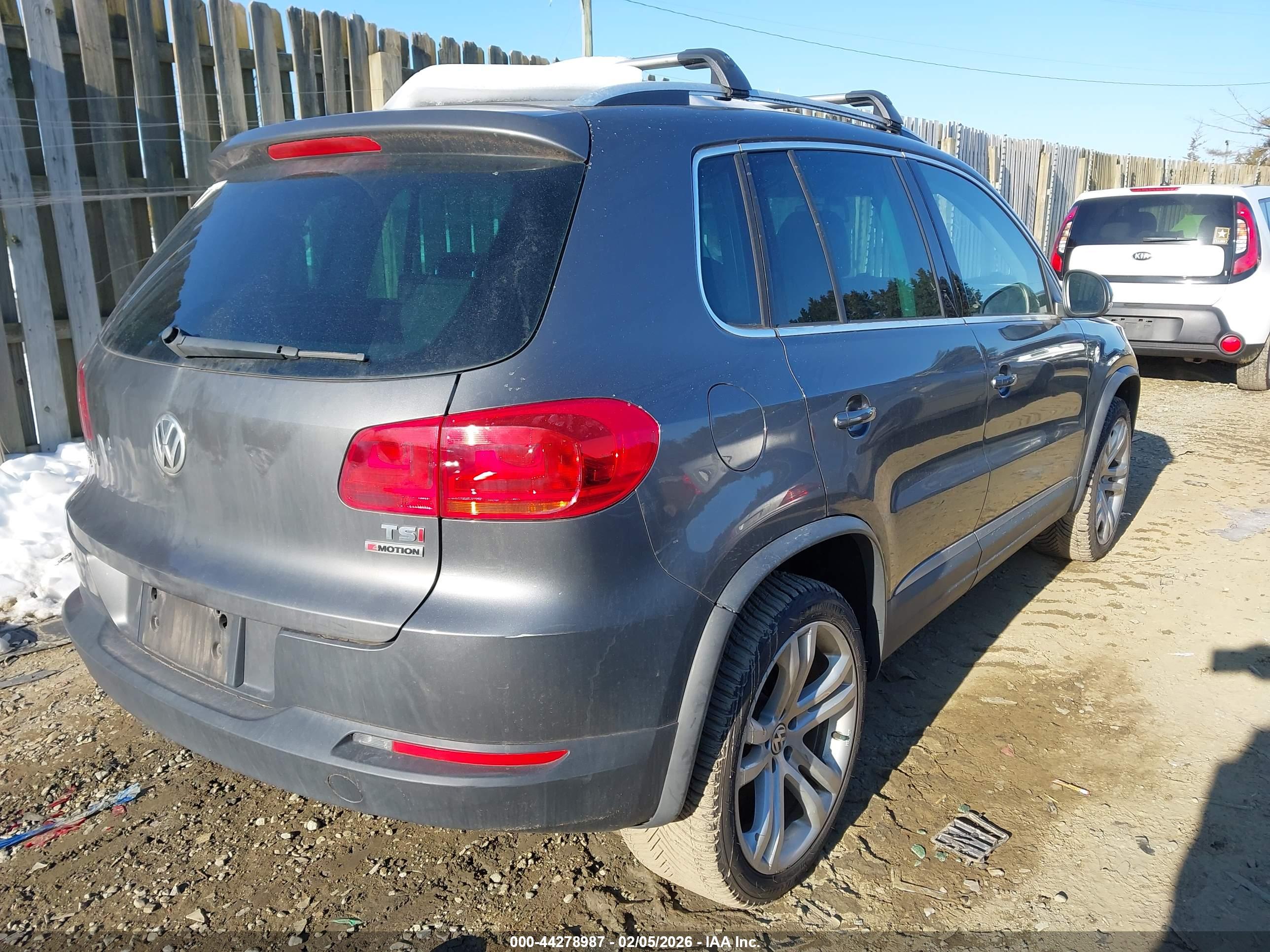VOLKSWAGEN TIGUAN image 4