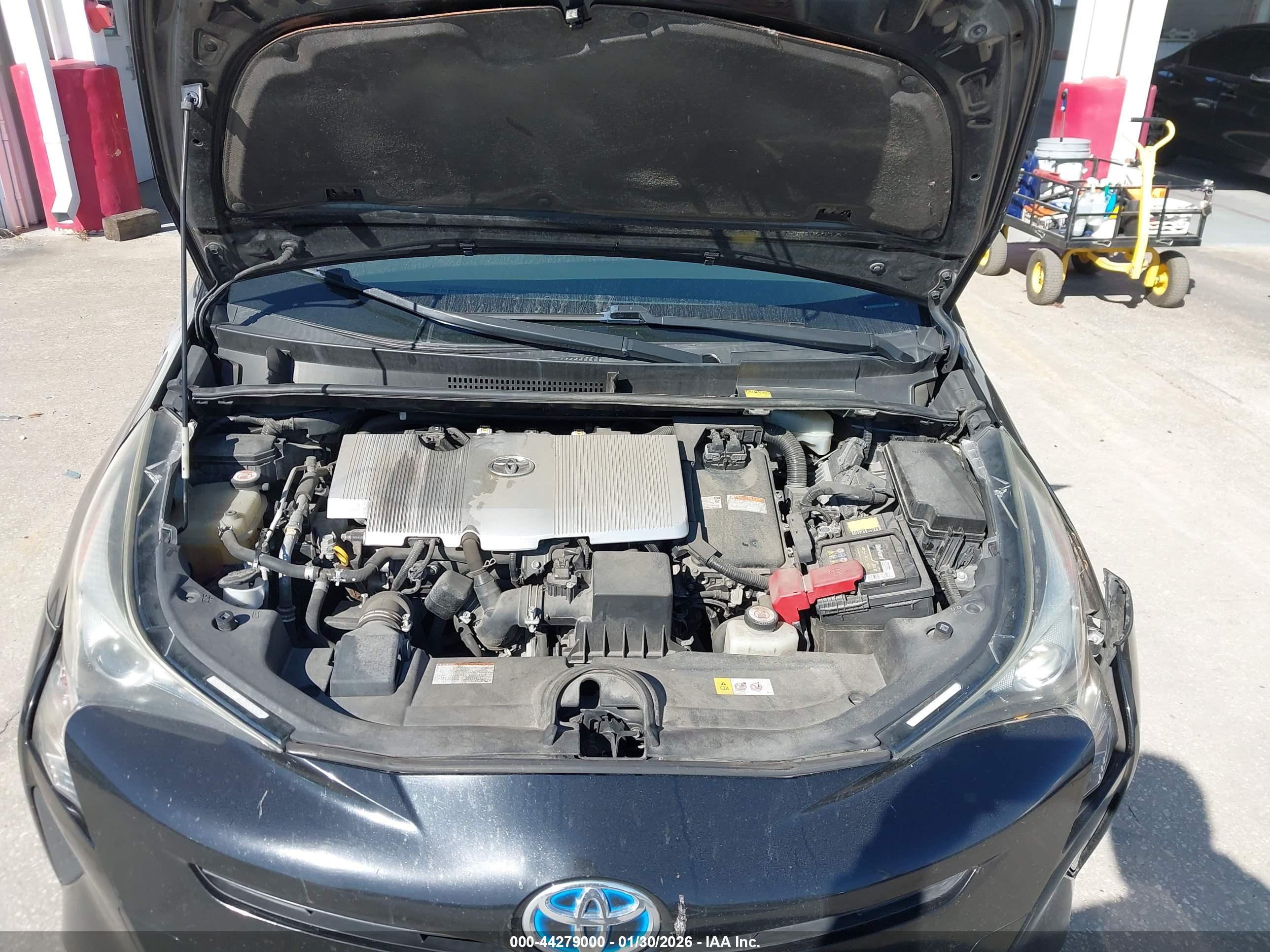 TOYOTA PRIUS image 10