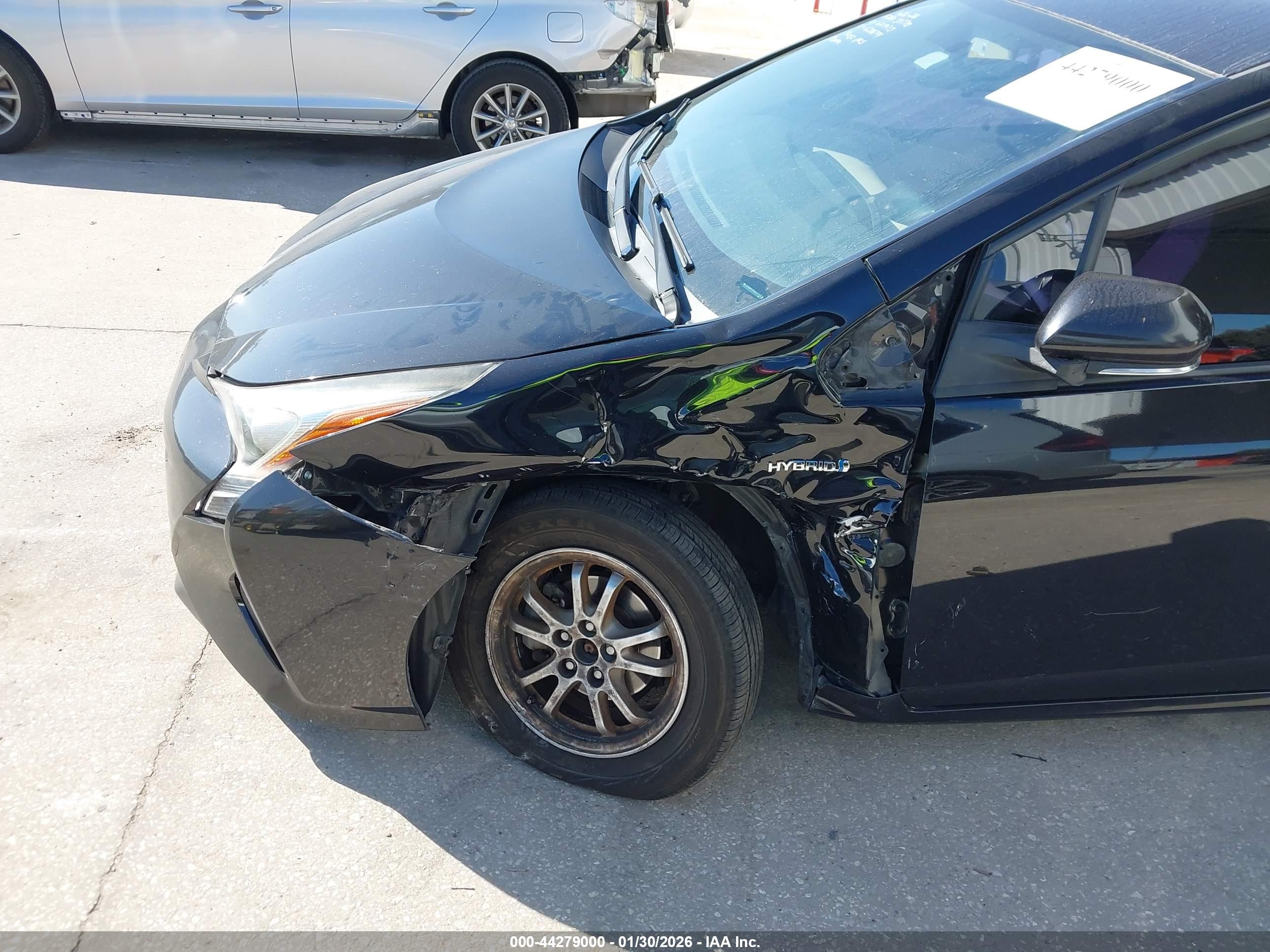TOYOTA PRIUS image 6