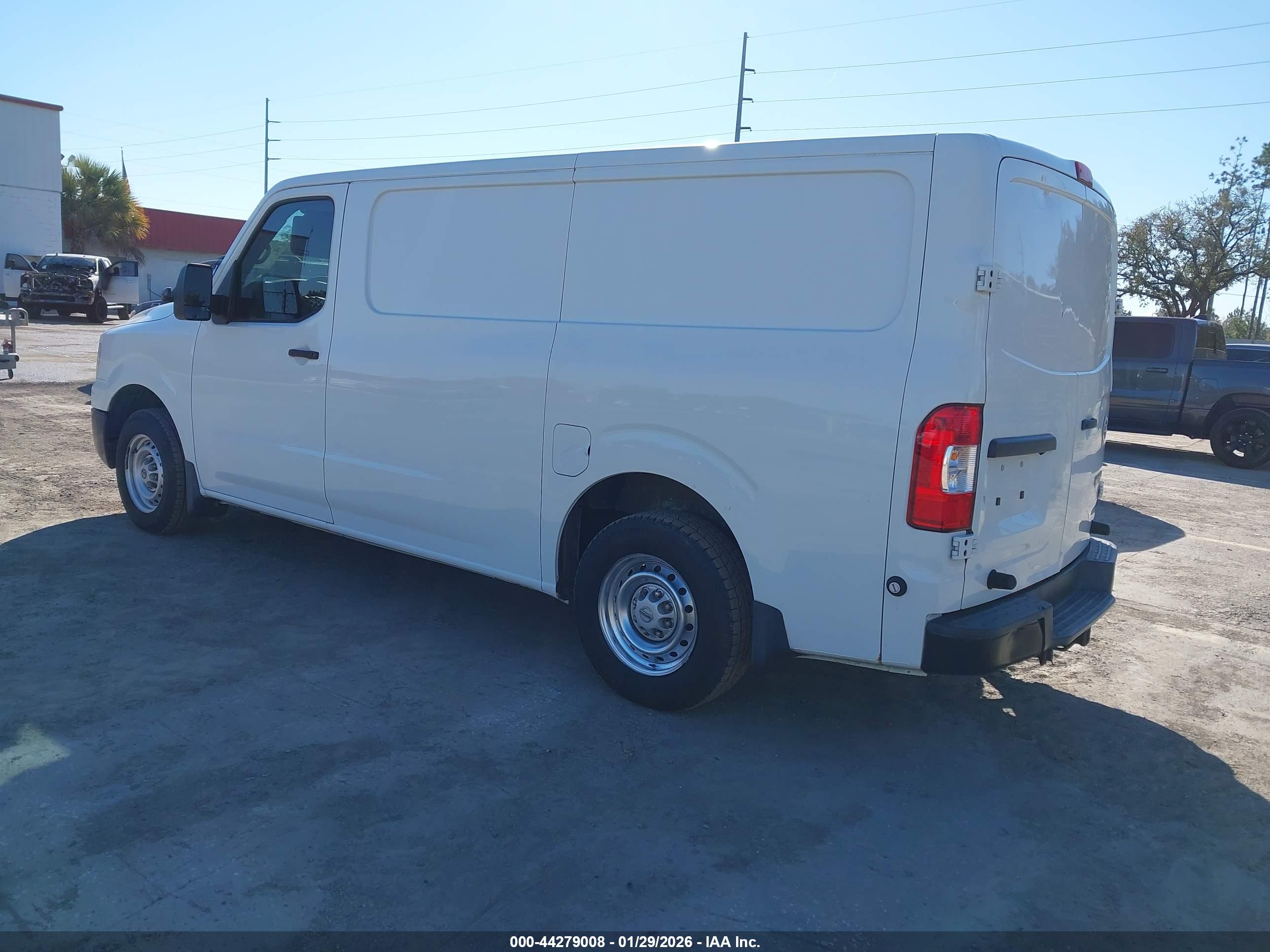 NISSAN NV image 3