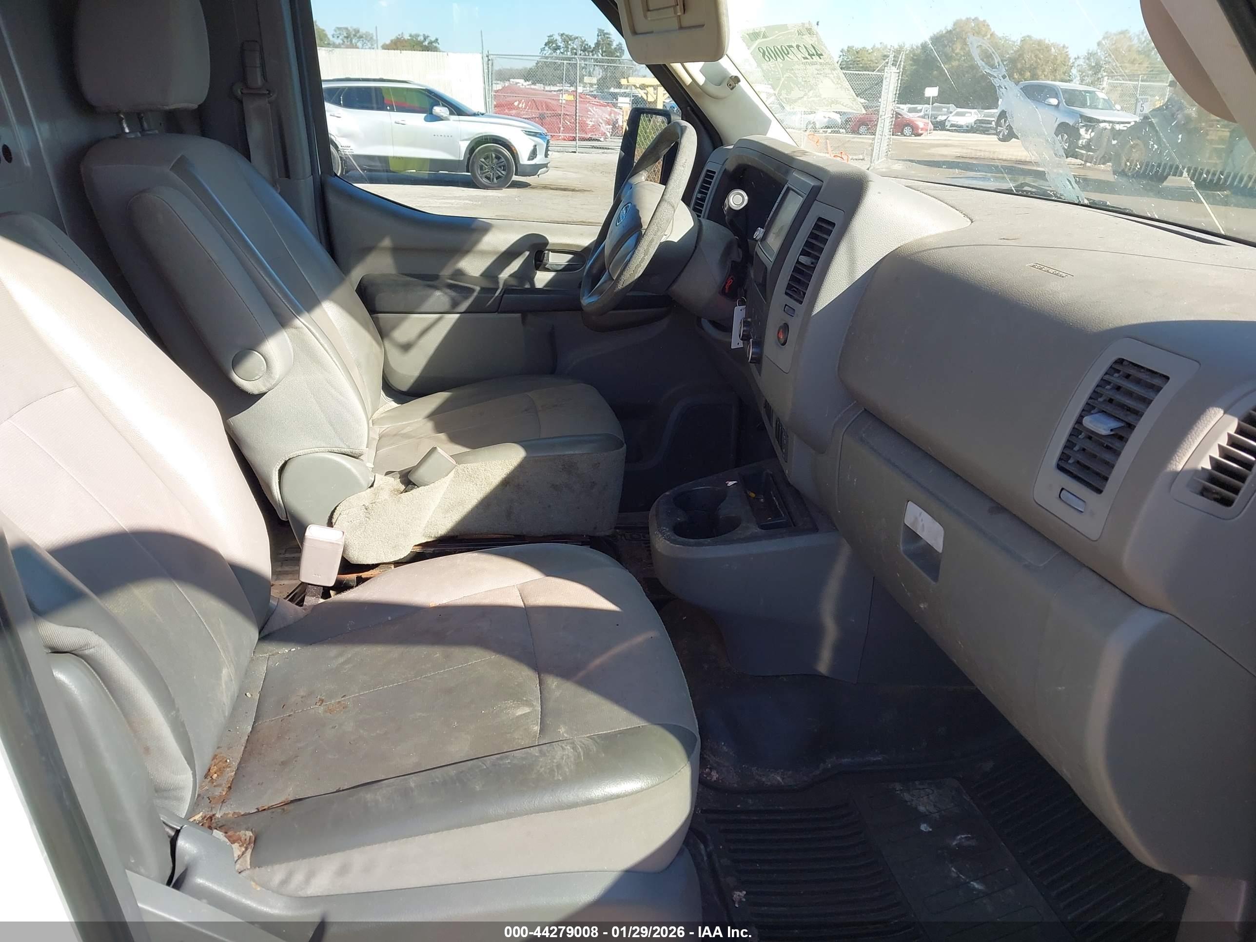 NISSAN NV image 5