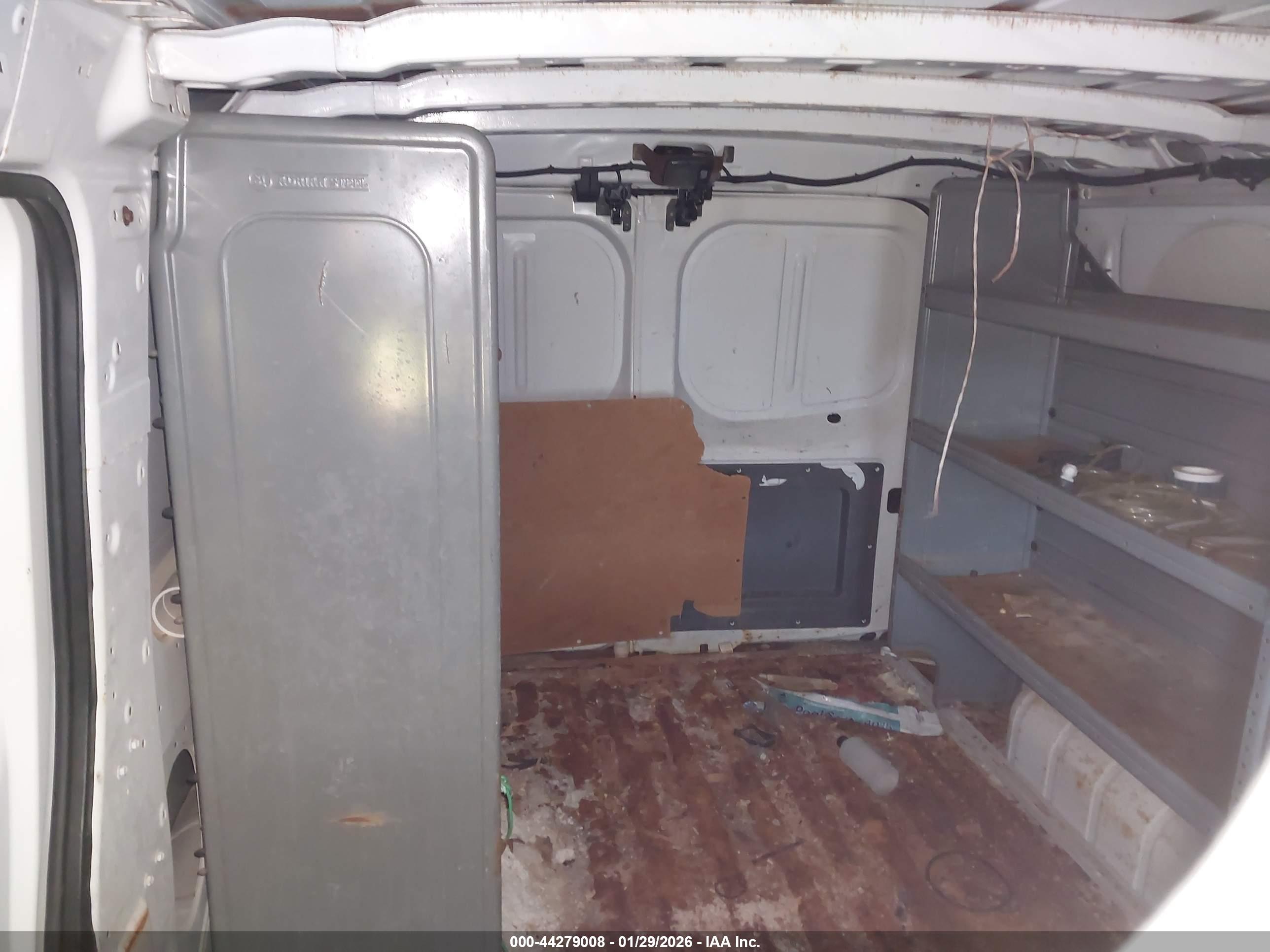 NISSAN NV image 8