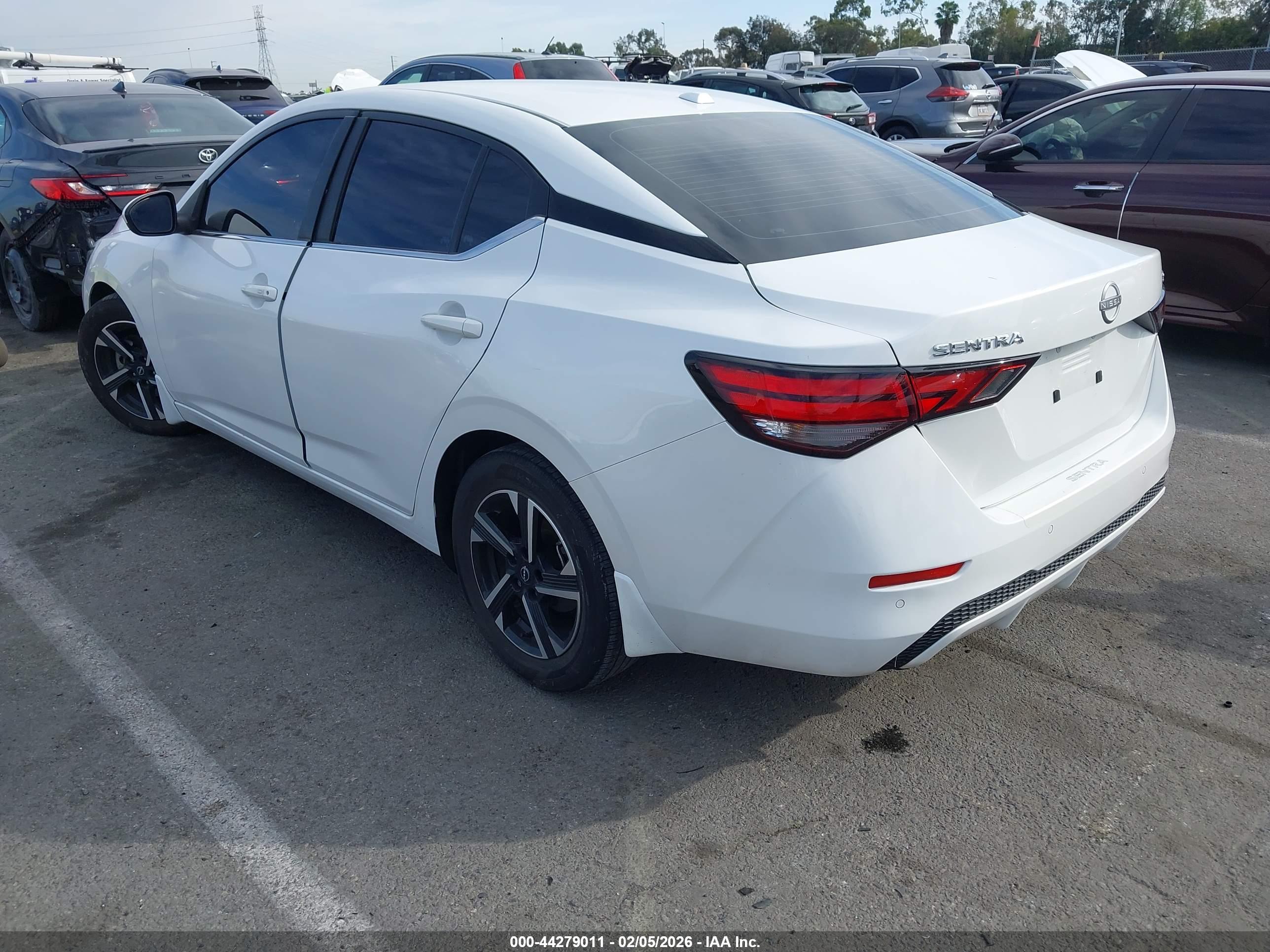 NISSAN SENTRA image 3