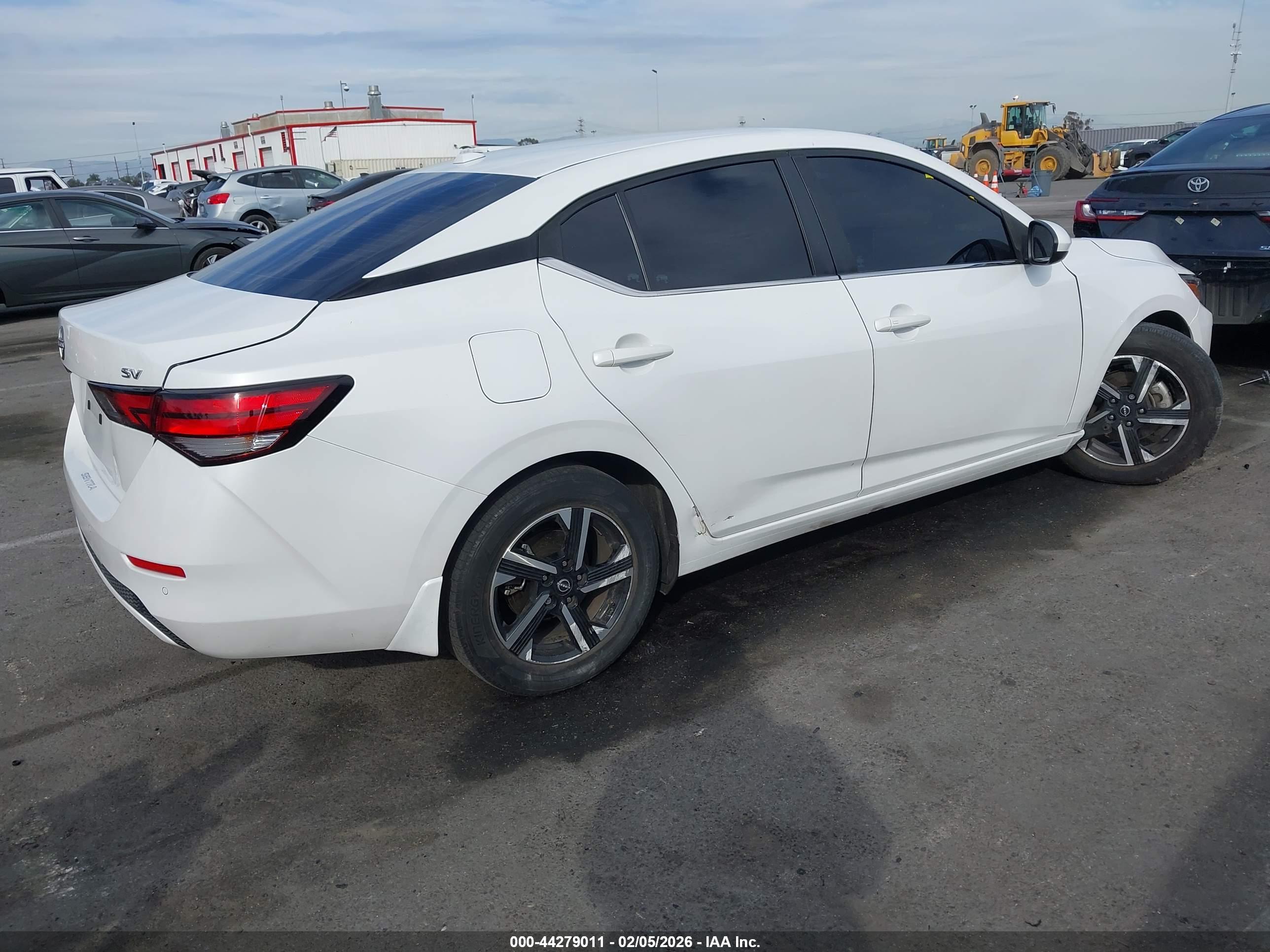 NISSAN SENTRA image 4