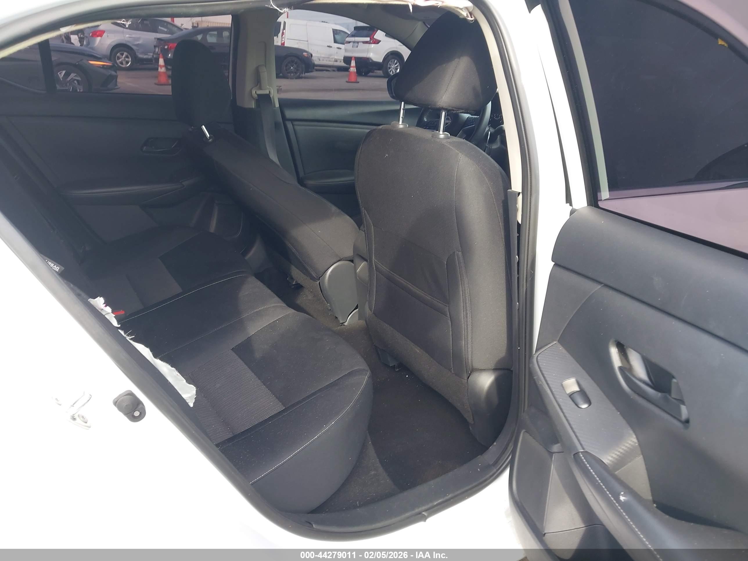NISSAN SENTRA image 8