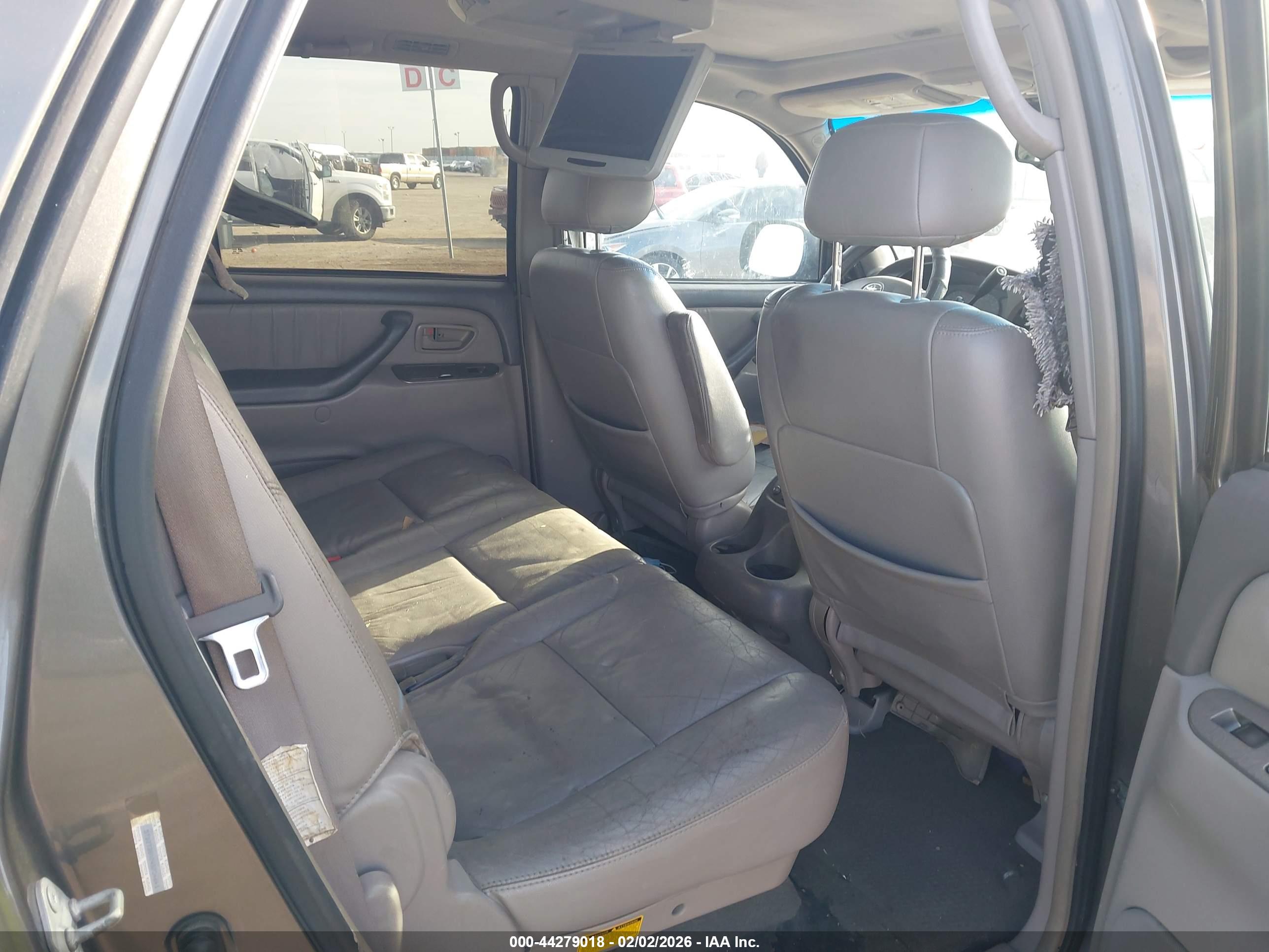 TOYOTA SEQUOIA image 8
