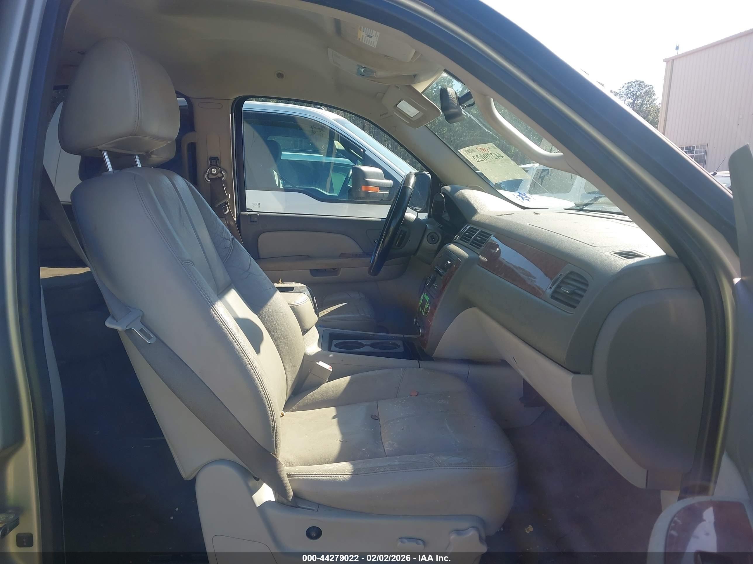 CHEVROLET TAHOE image 5