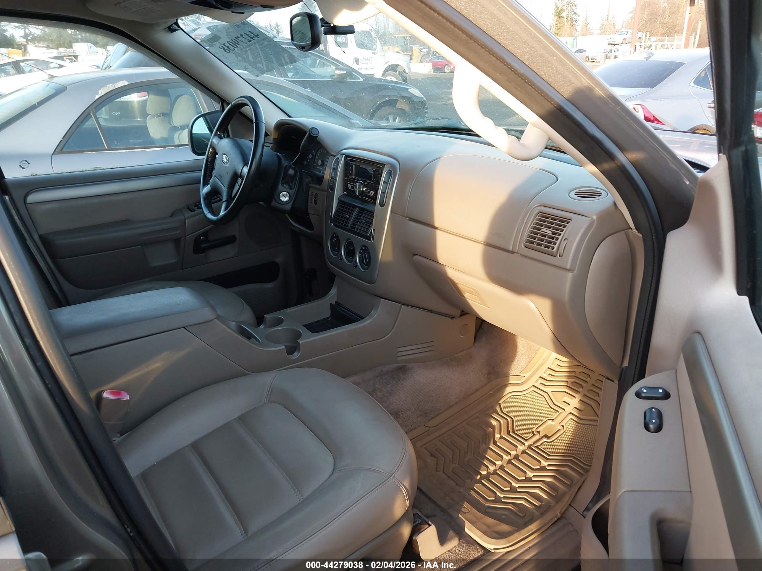 FORD EXPLORER image 5