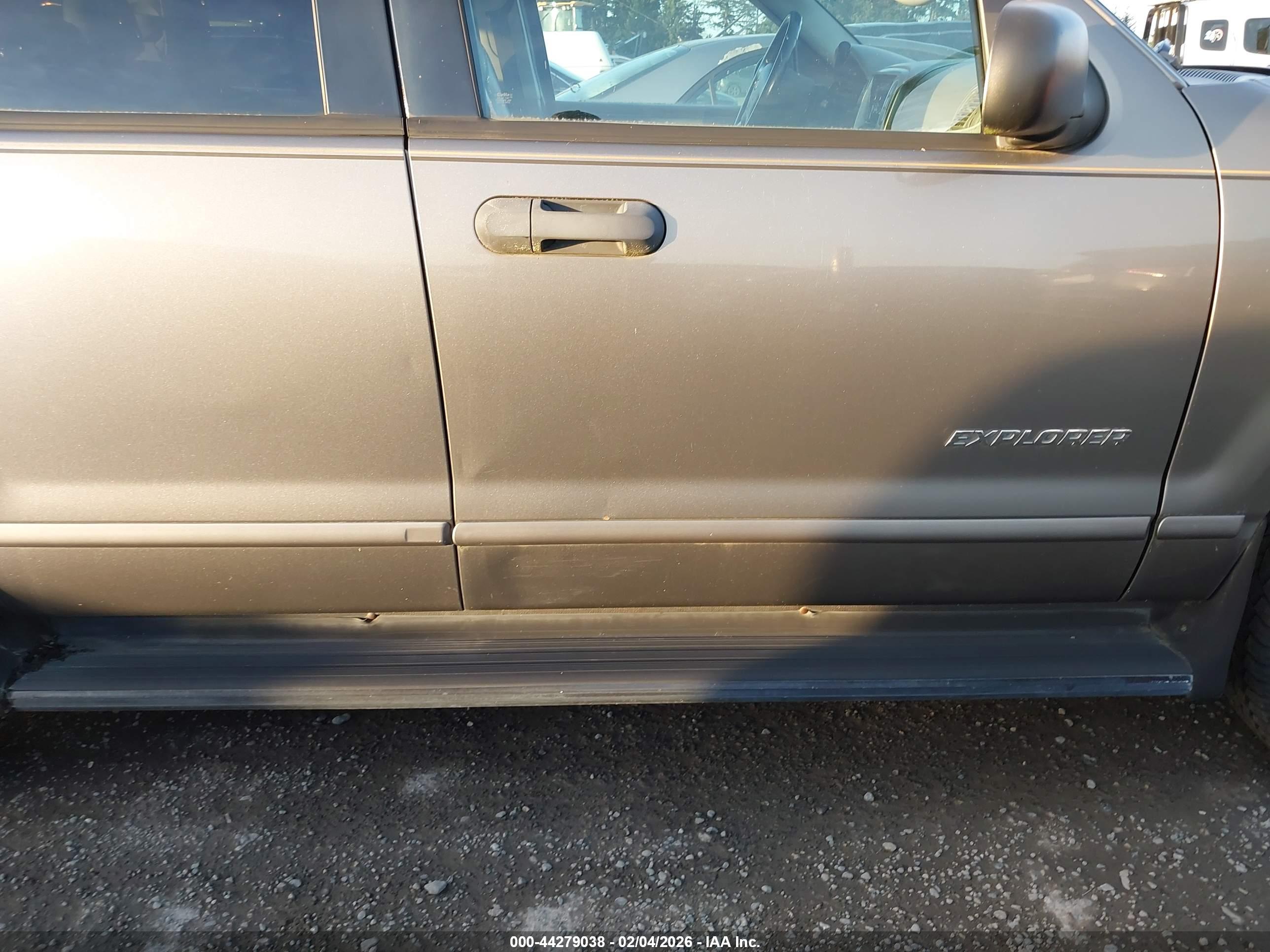 FORD EXPLORER image 6