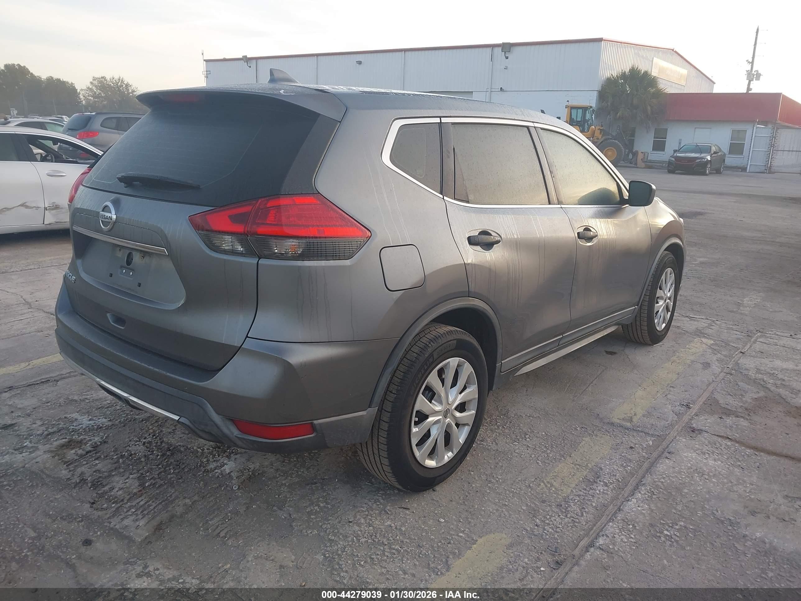 NISSAN ROGUE image 4
