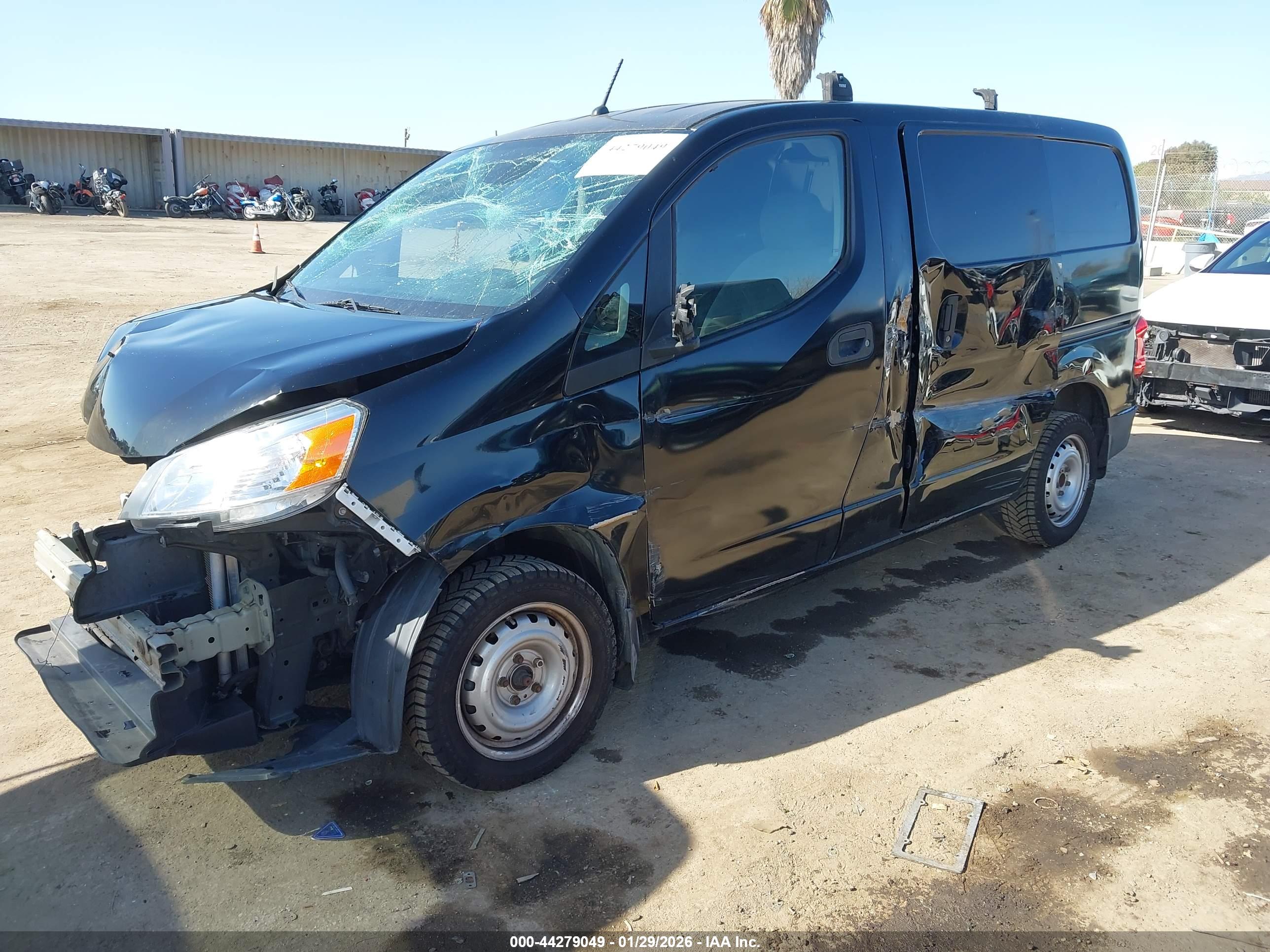 NISSAN NV200 image 2