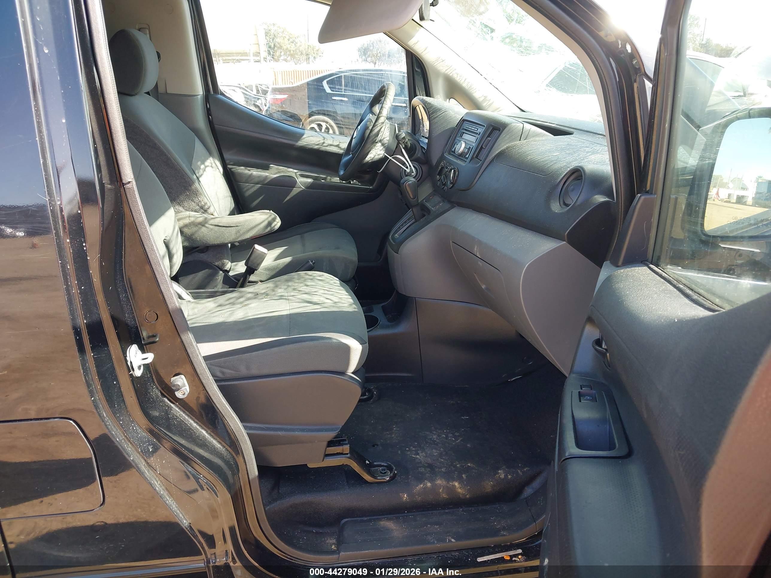 NISSAN NV200 image 5