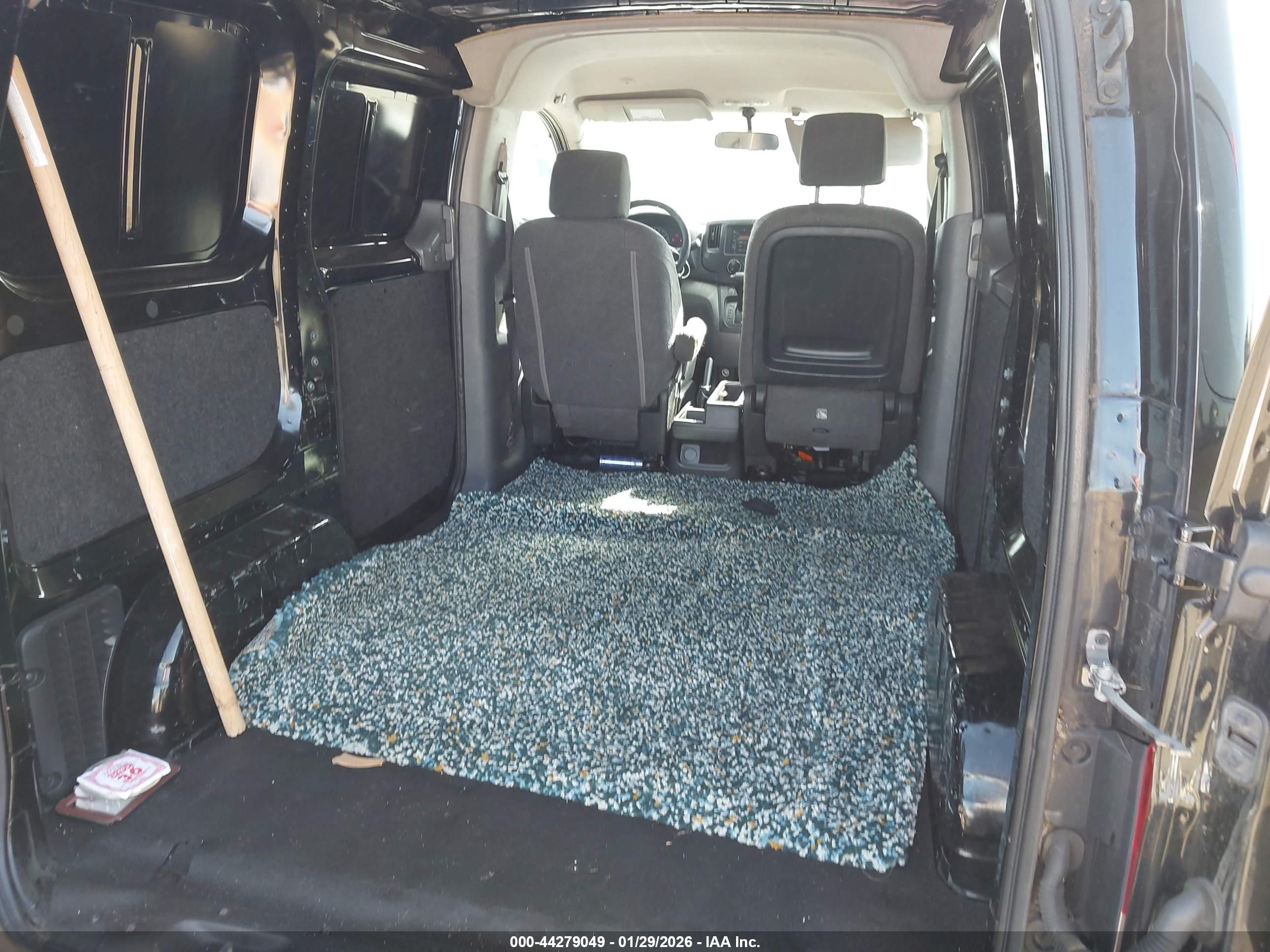 NISSAN NV200 image 8