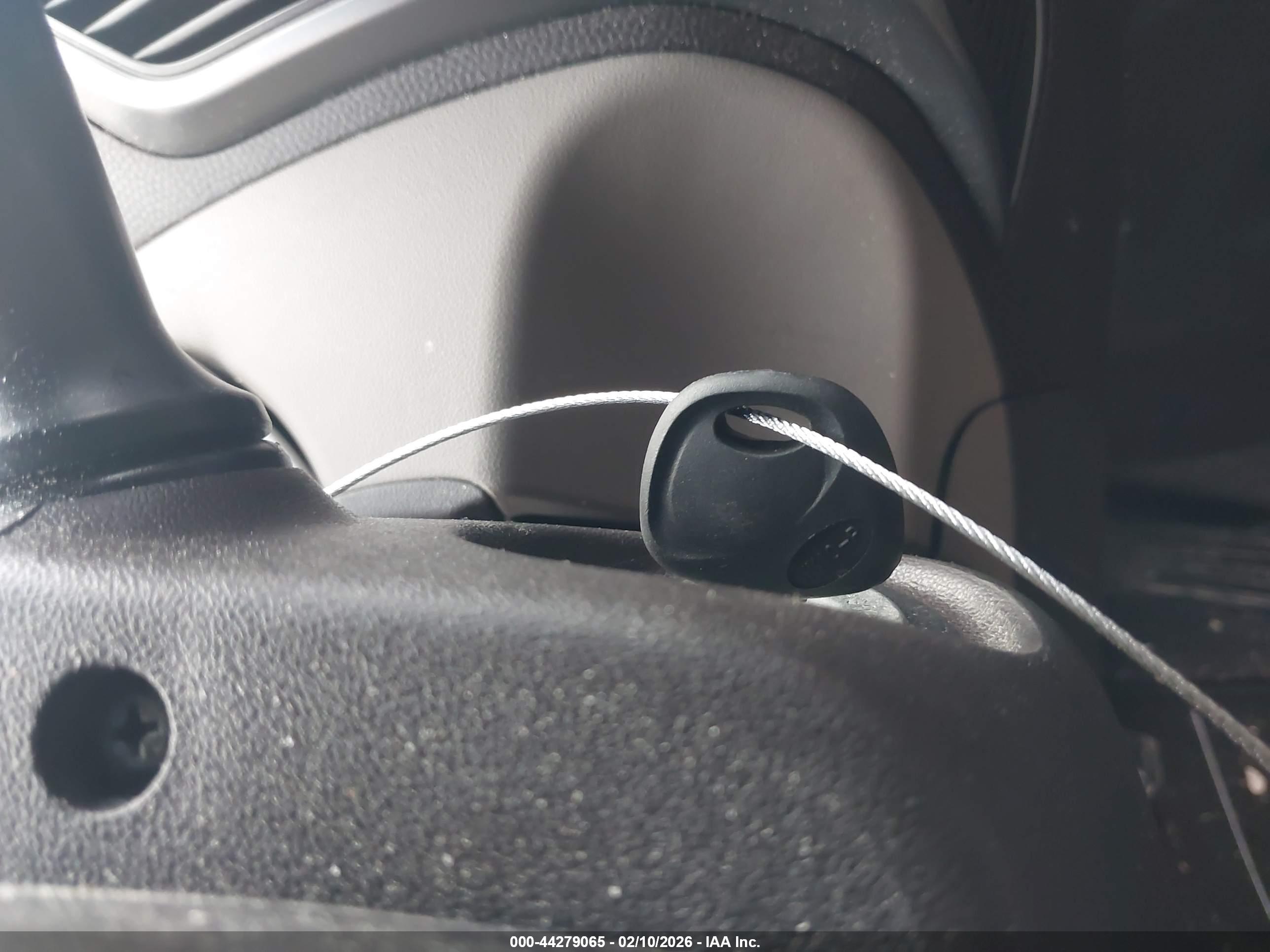 HYUNDAI TUCSON image 11