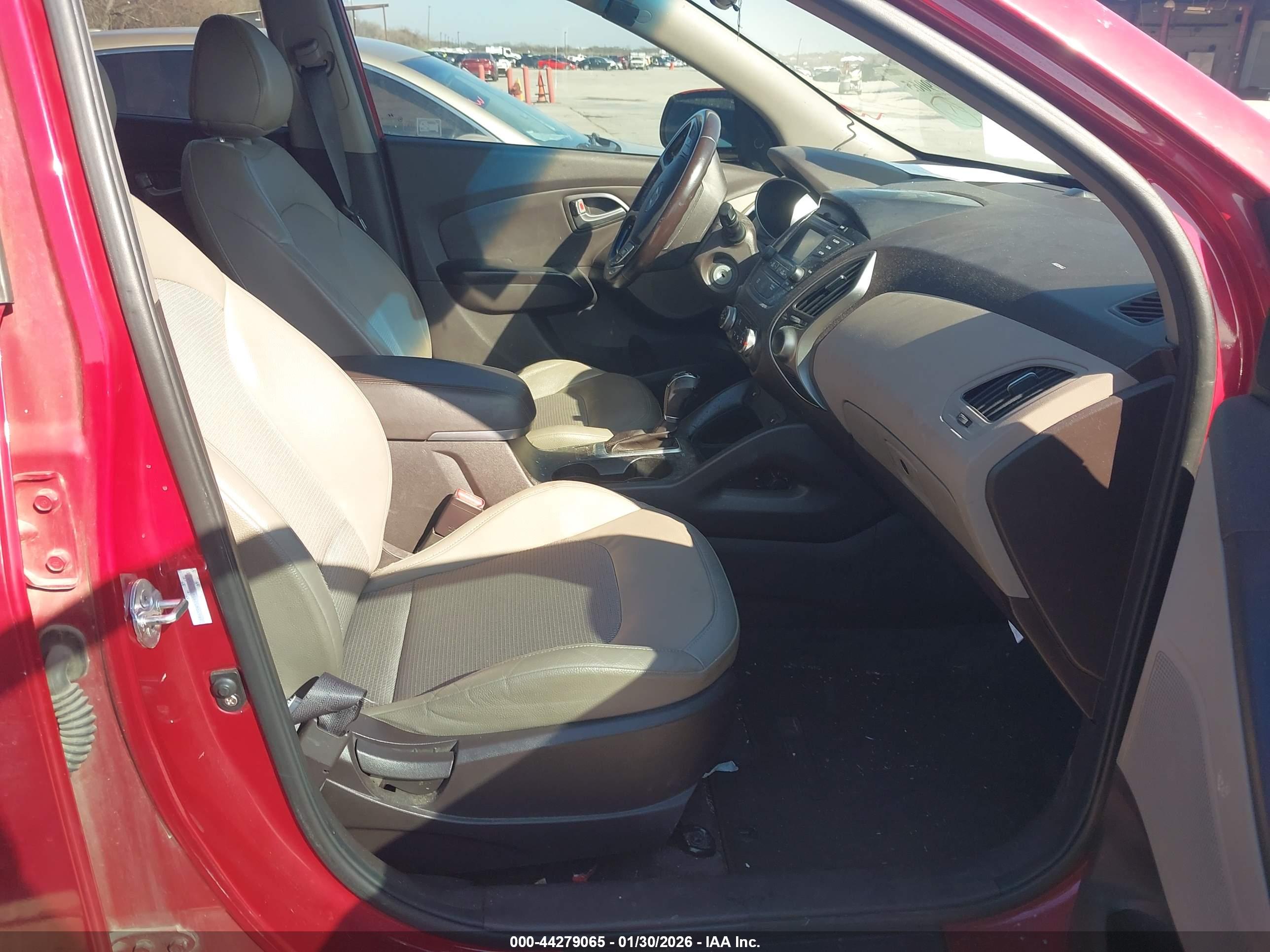 HYUNDAI TUCSON image 5