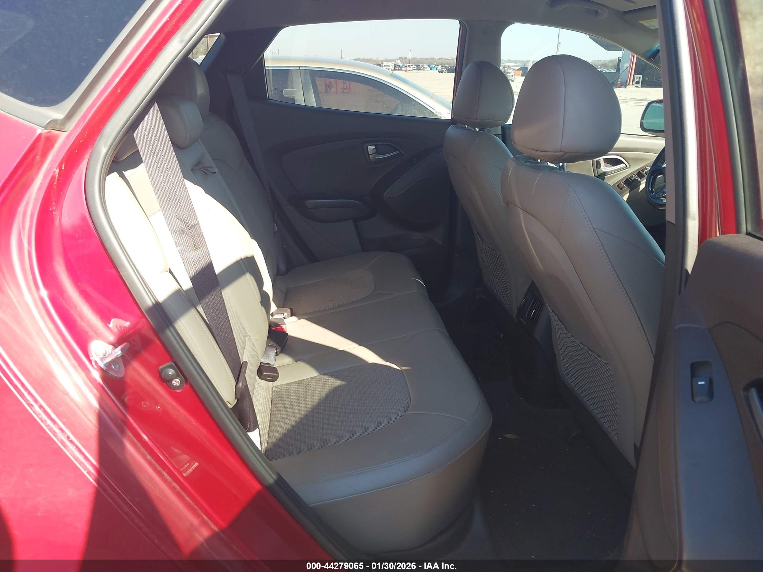 HYUNDAI TUCSON image 8