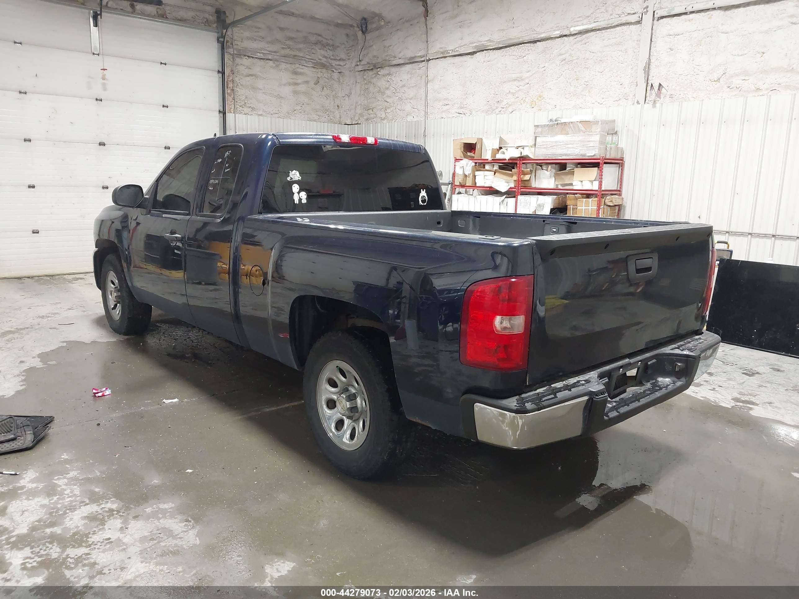 CHEVROLET SILVERADO image 3