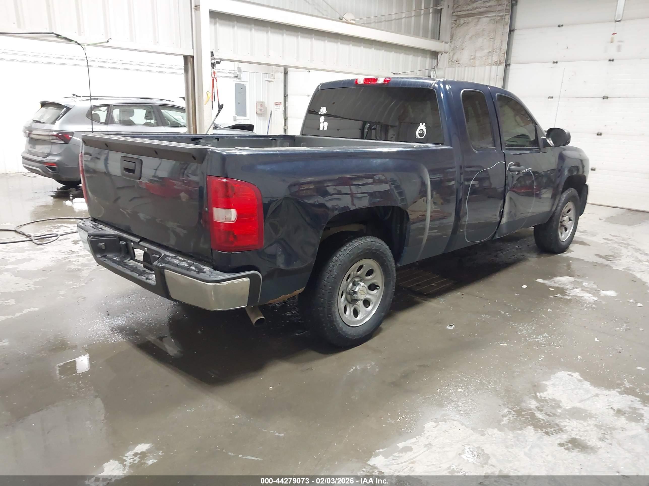 CHEVROLET SILVERADO image 4