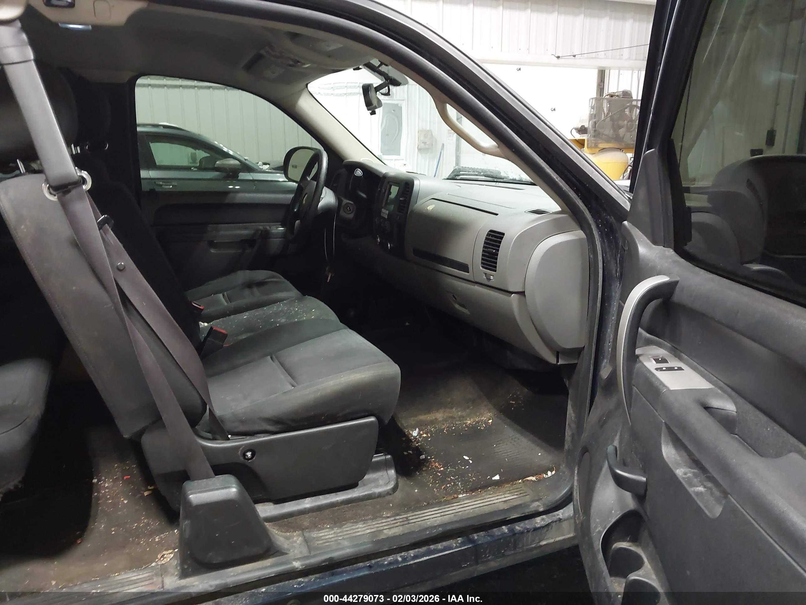 CHEVROLET SILVERADO image 5