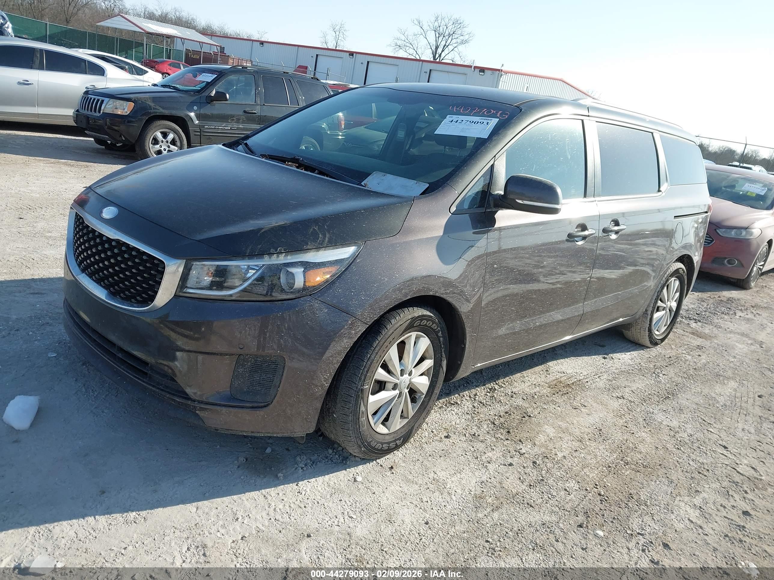 KIA SEDONA image 2