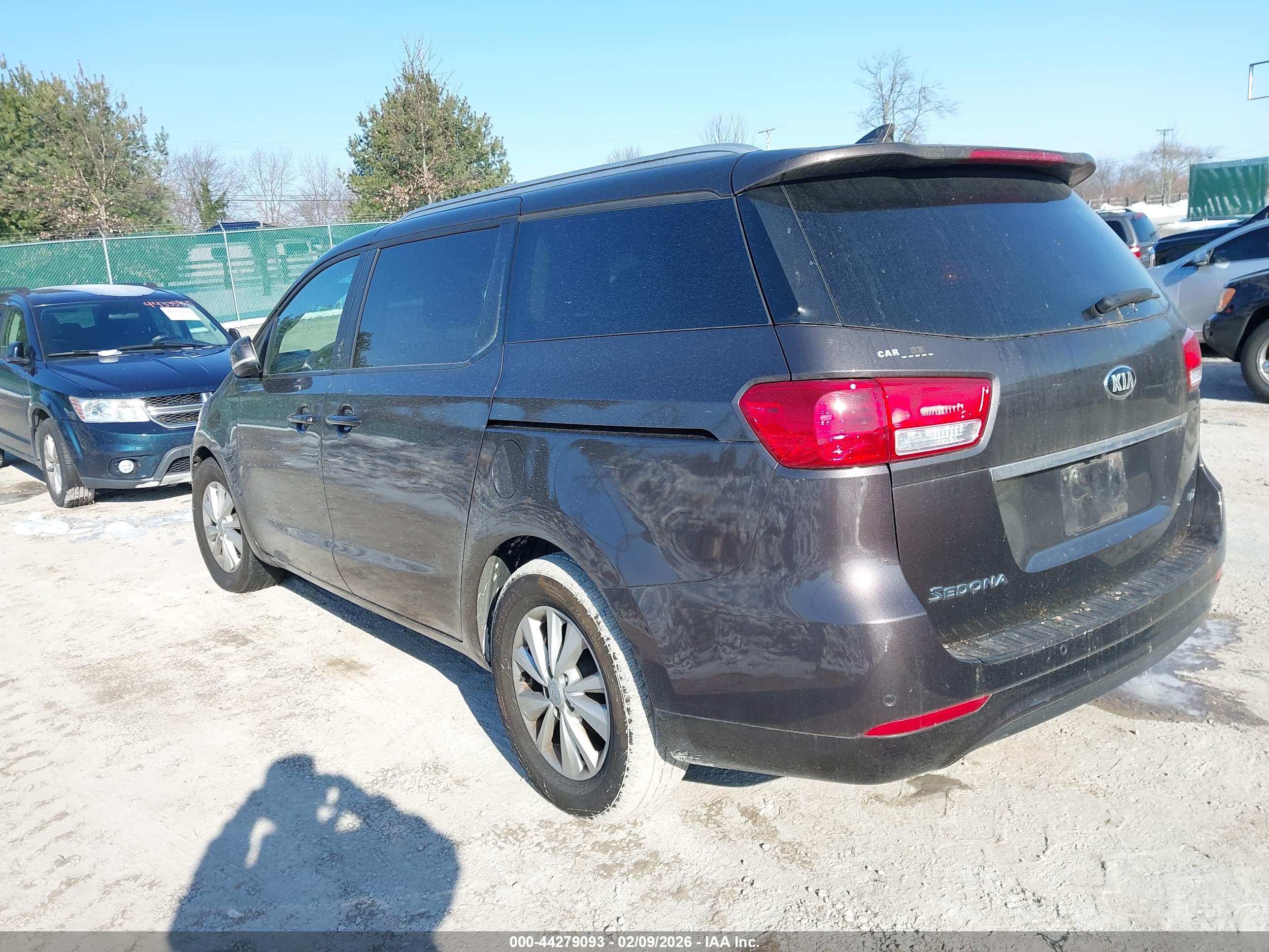 KIA SEDONA image 3