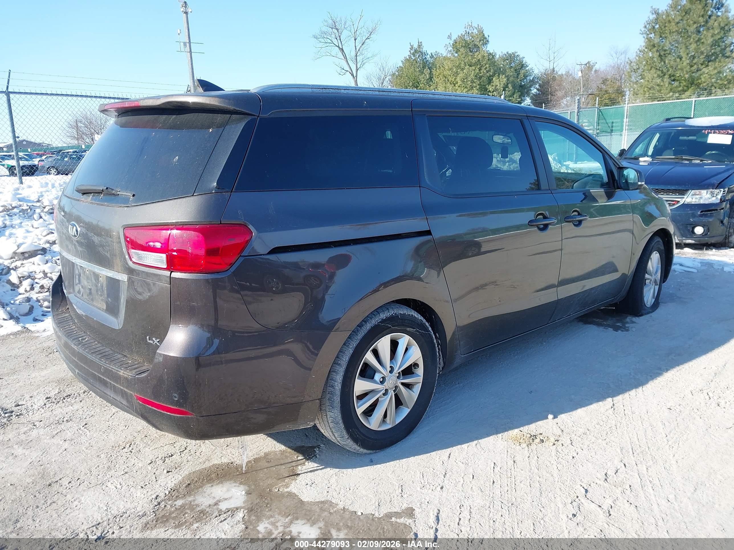 KIA SEDONA image 4