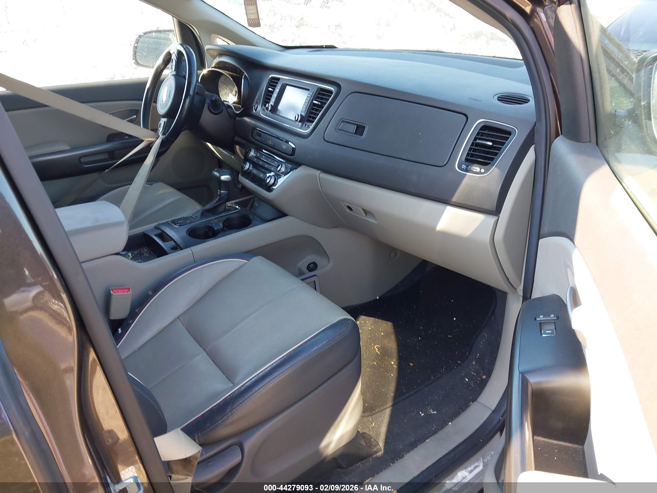 KIA SEDONA image 5