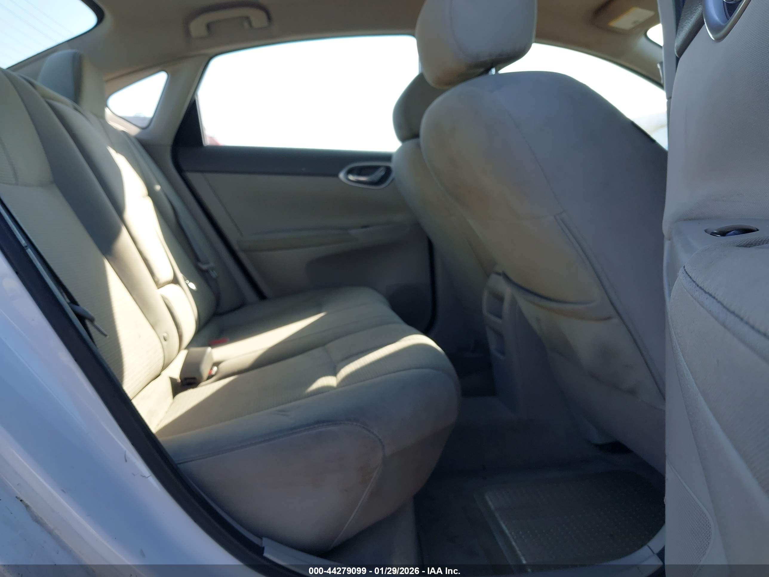 NISSAN SENTRA image 8