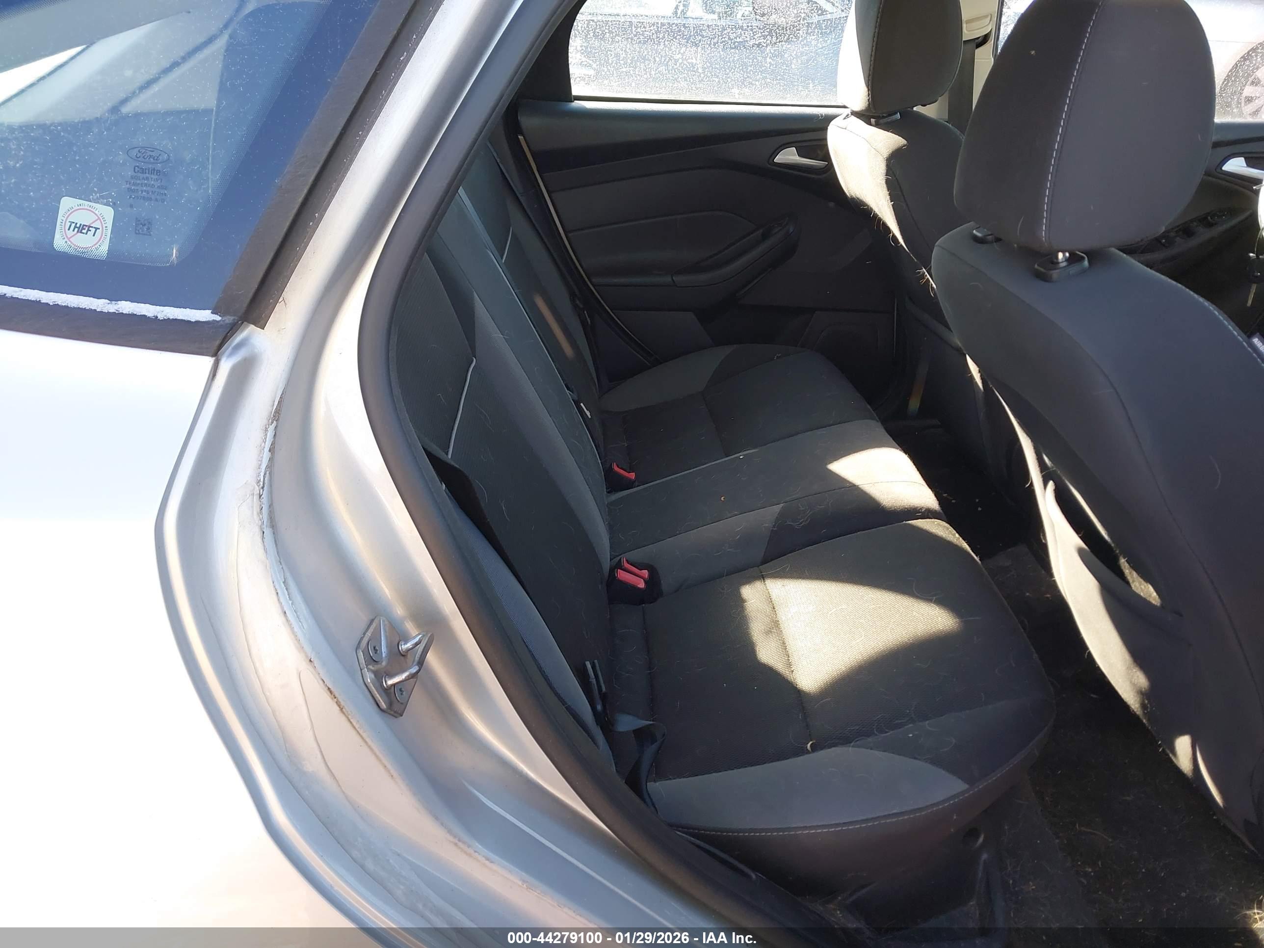 FORD FOCUS image 8