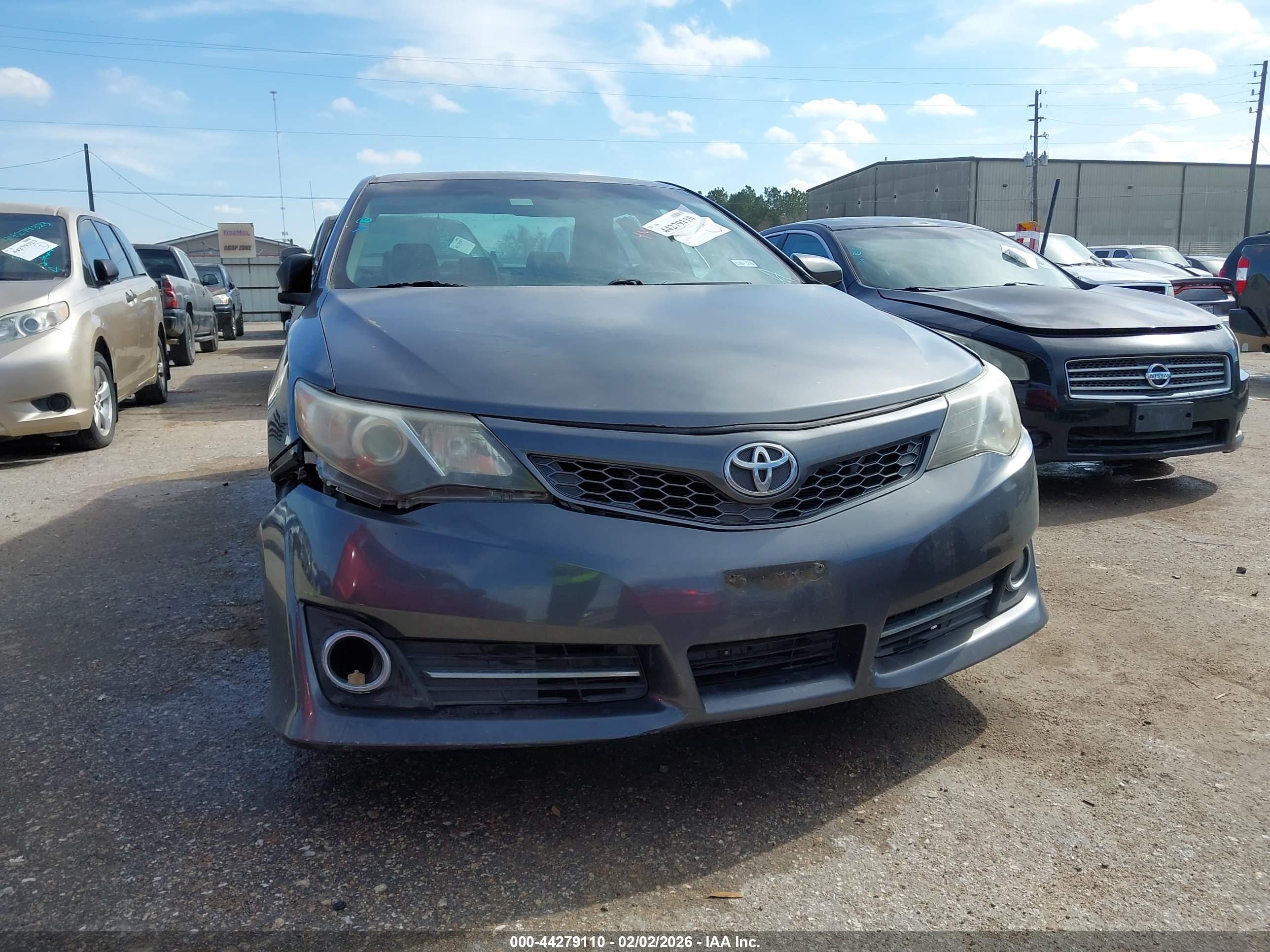 TOYOTA CAMRY image 6
