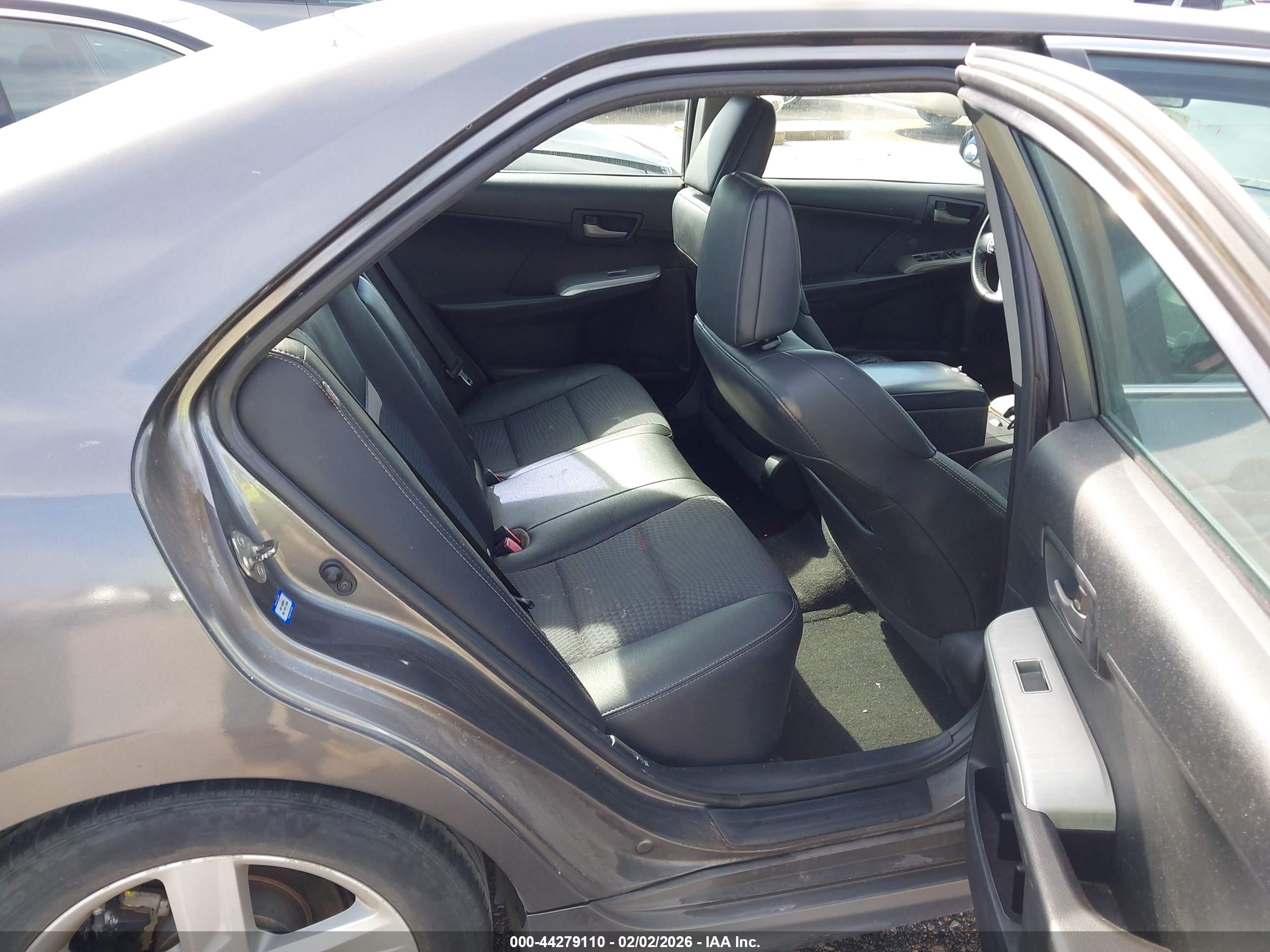 TOYOTA CAMRY image 8