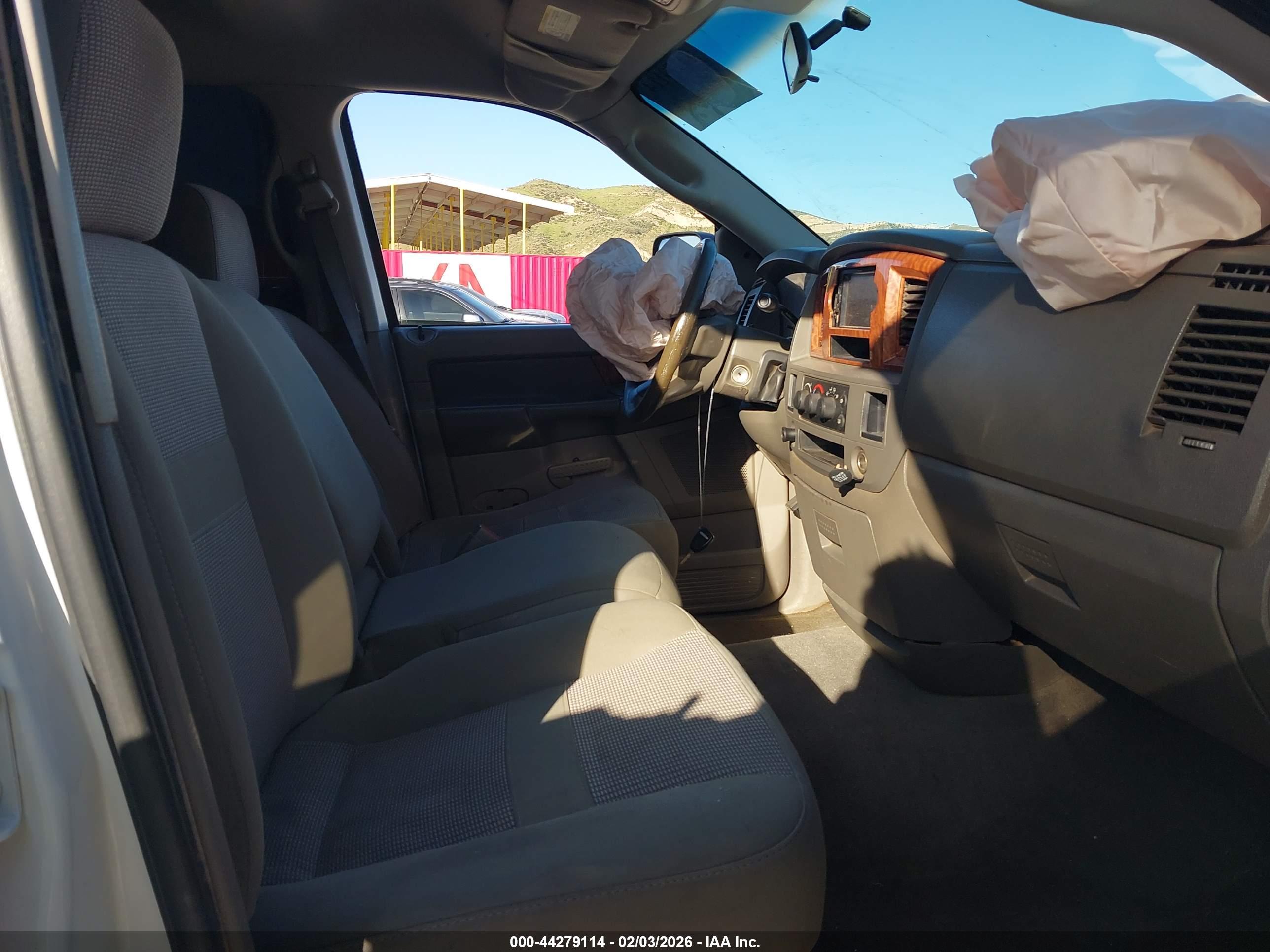 DODGE RAM image 5