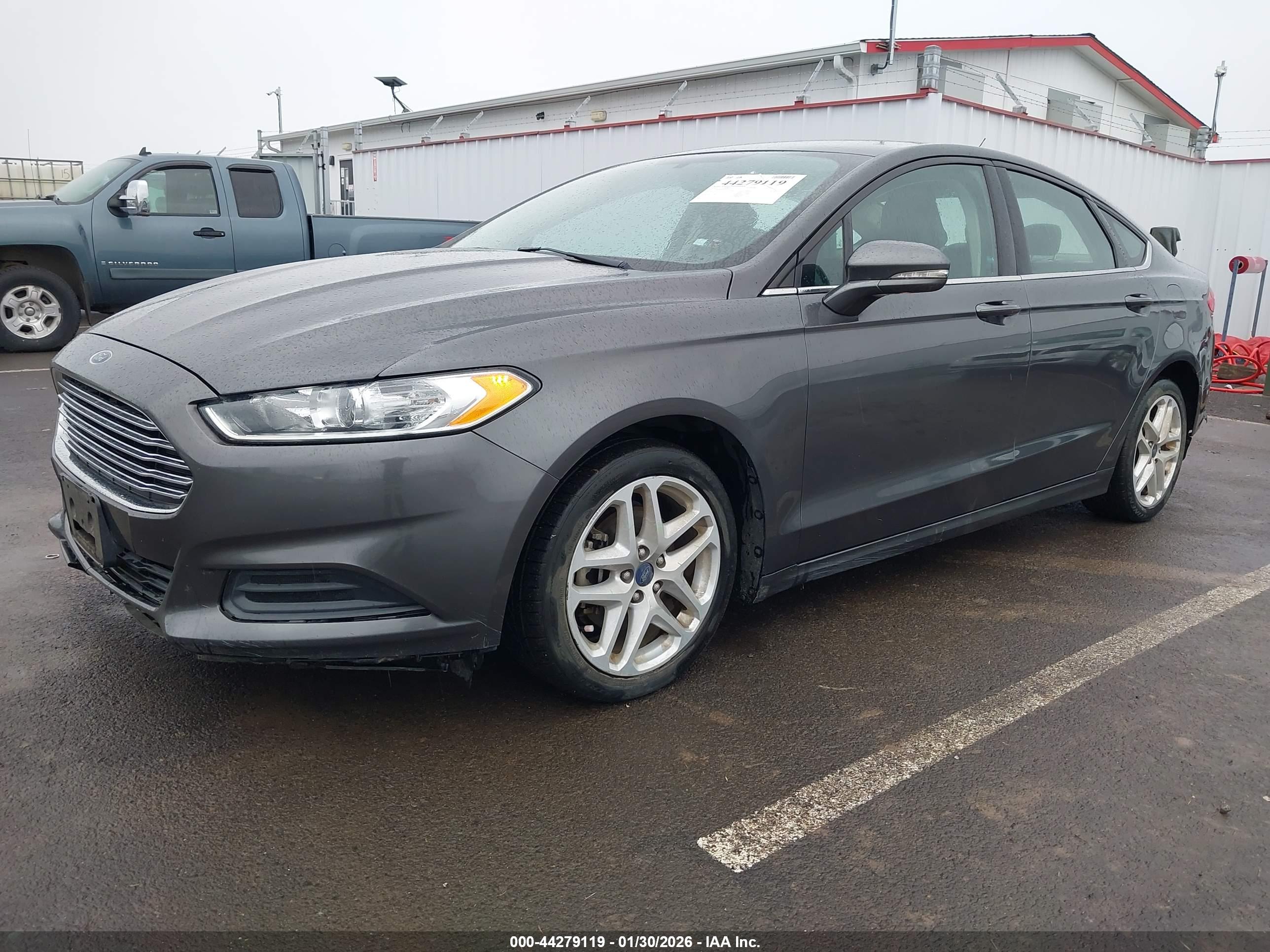 FORD FUSION image 2