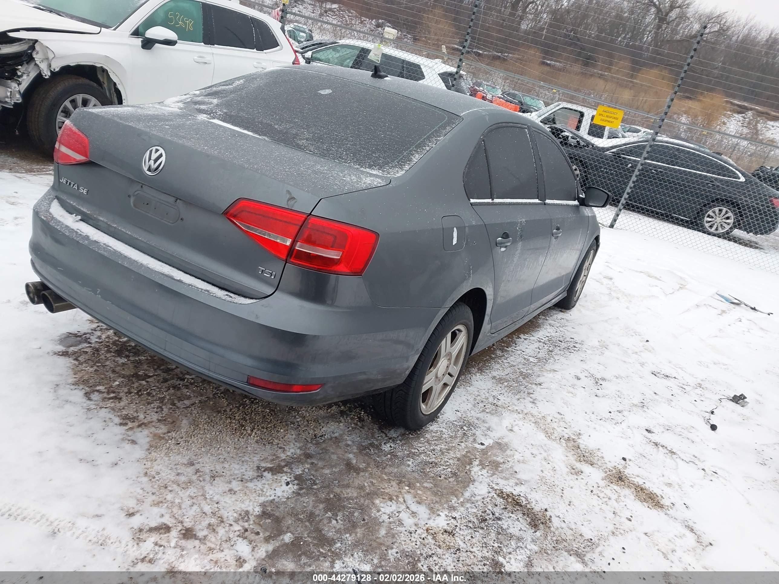 VOLKSWAGEN JETTA image 4