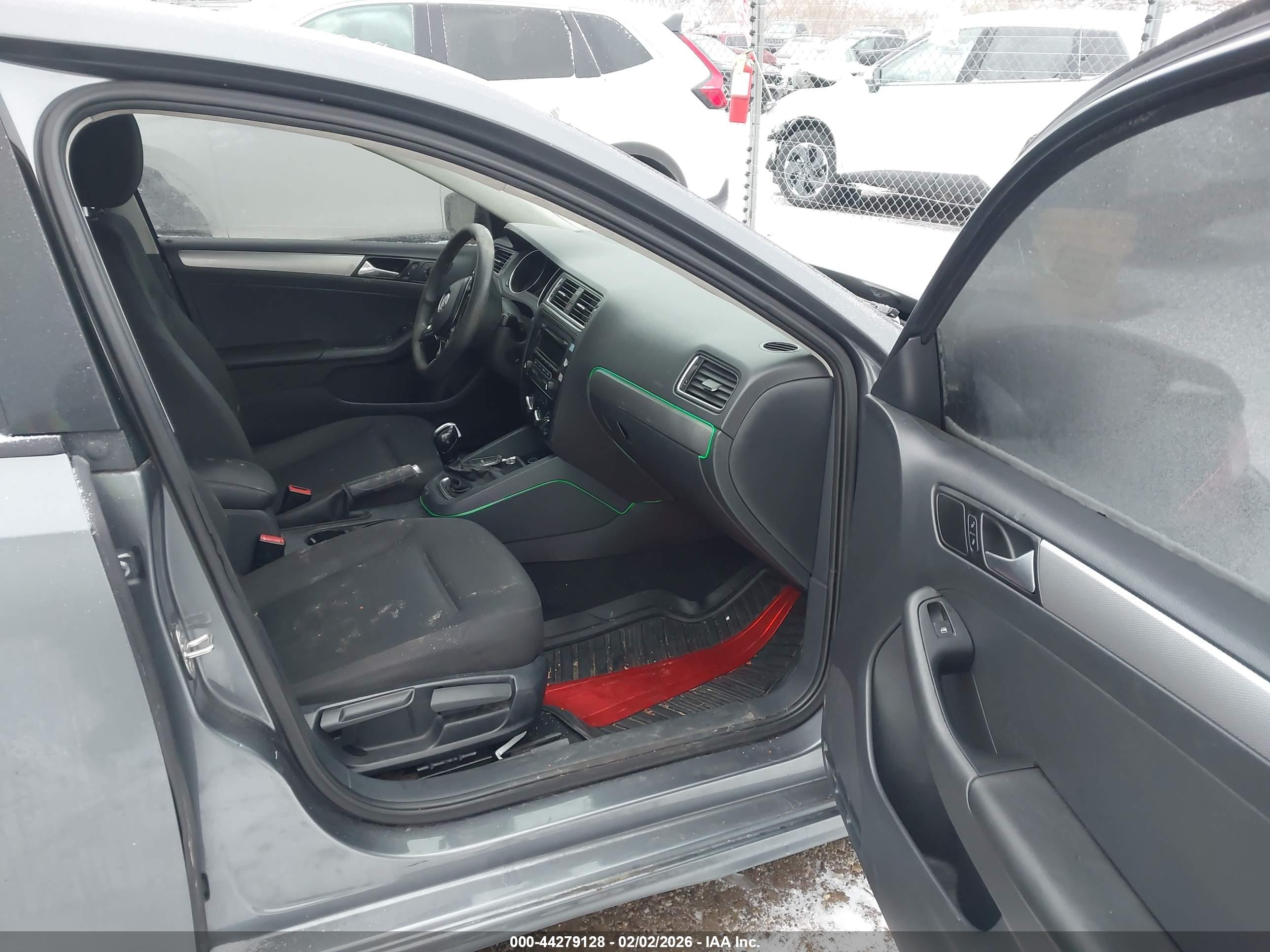 VOLKSWAGEN JETTA image 5